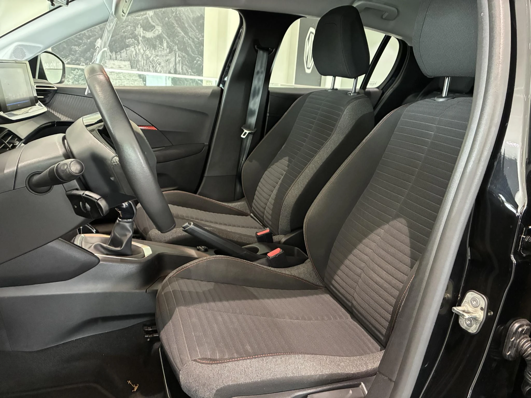 Peugeot-208-image-12