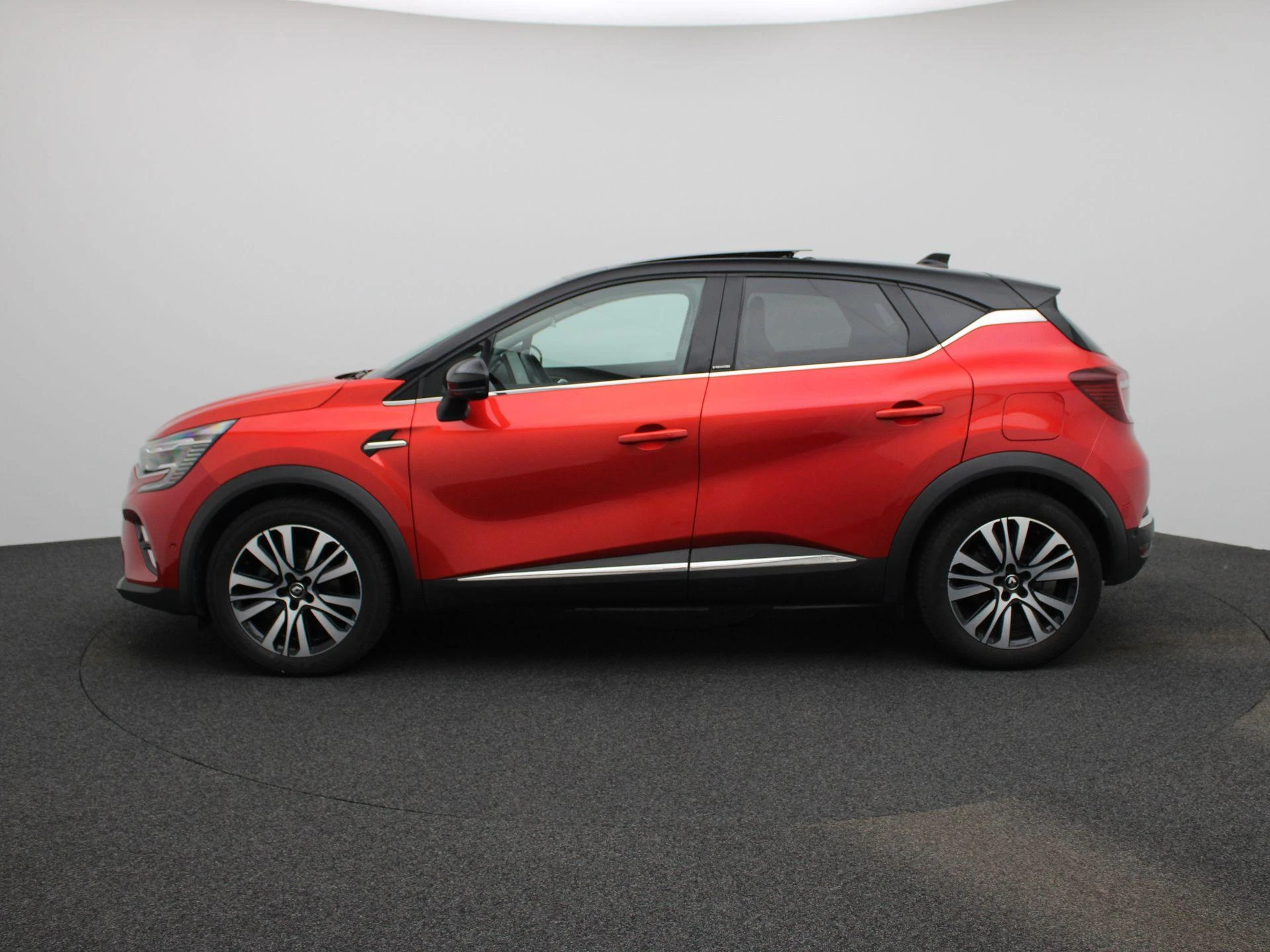 Renault Captur 1.6 E-Tech Plug-in Hybrid Initiale Paris 160PK