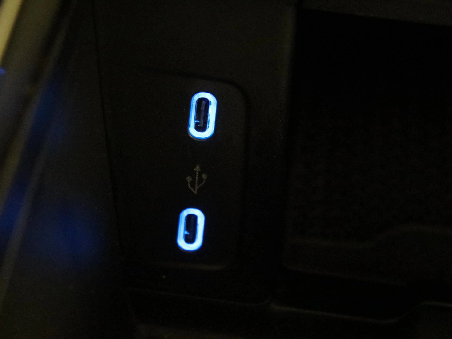 Mercedes-Benz-EQE-image-24