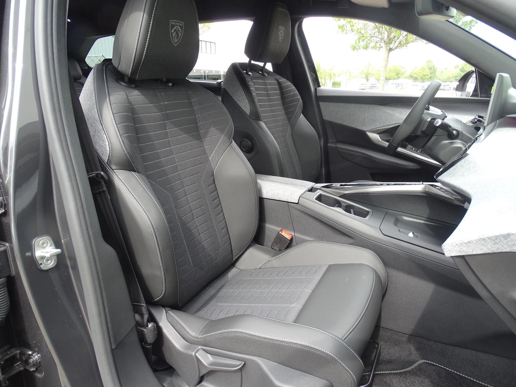 Peugeot 5008 1.2 HYBRID 145 GT +pano dak