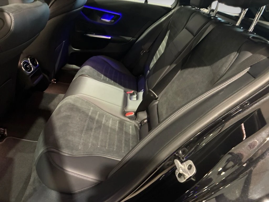 Mercedes-Benz-C-Klasse 300-image-9