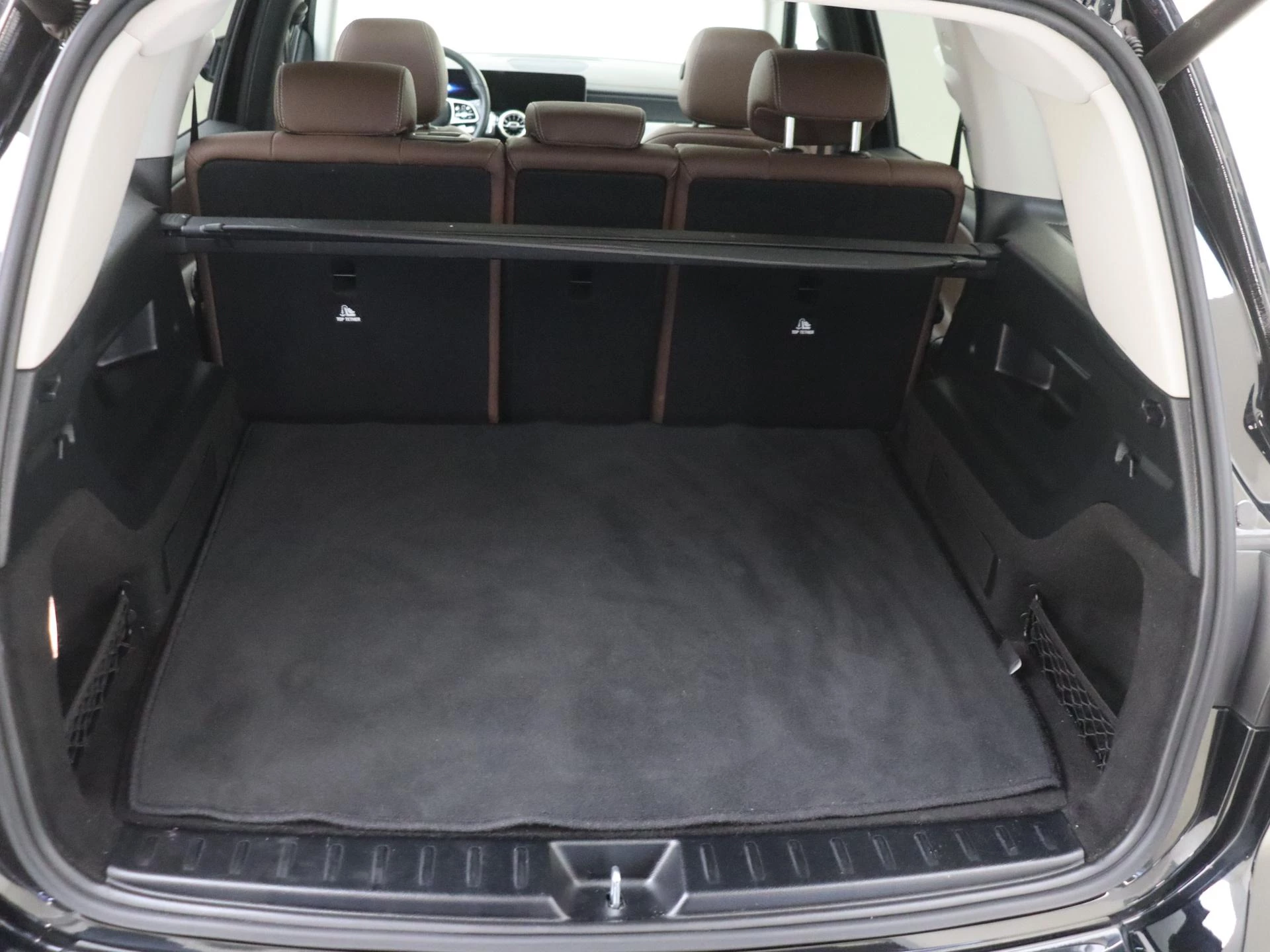 Mercedes-Benz-GLB-image-30