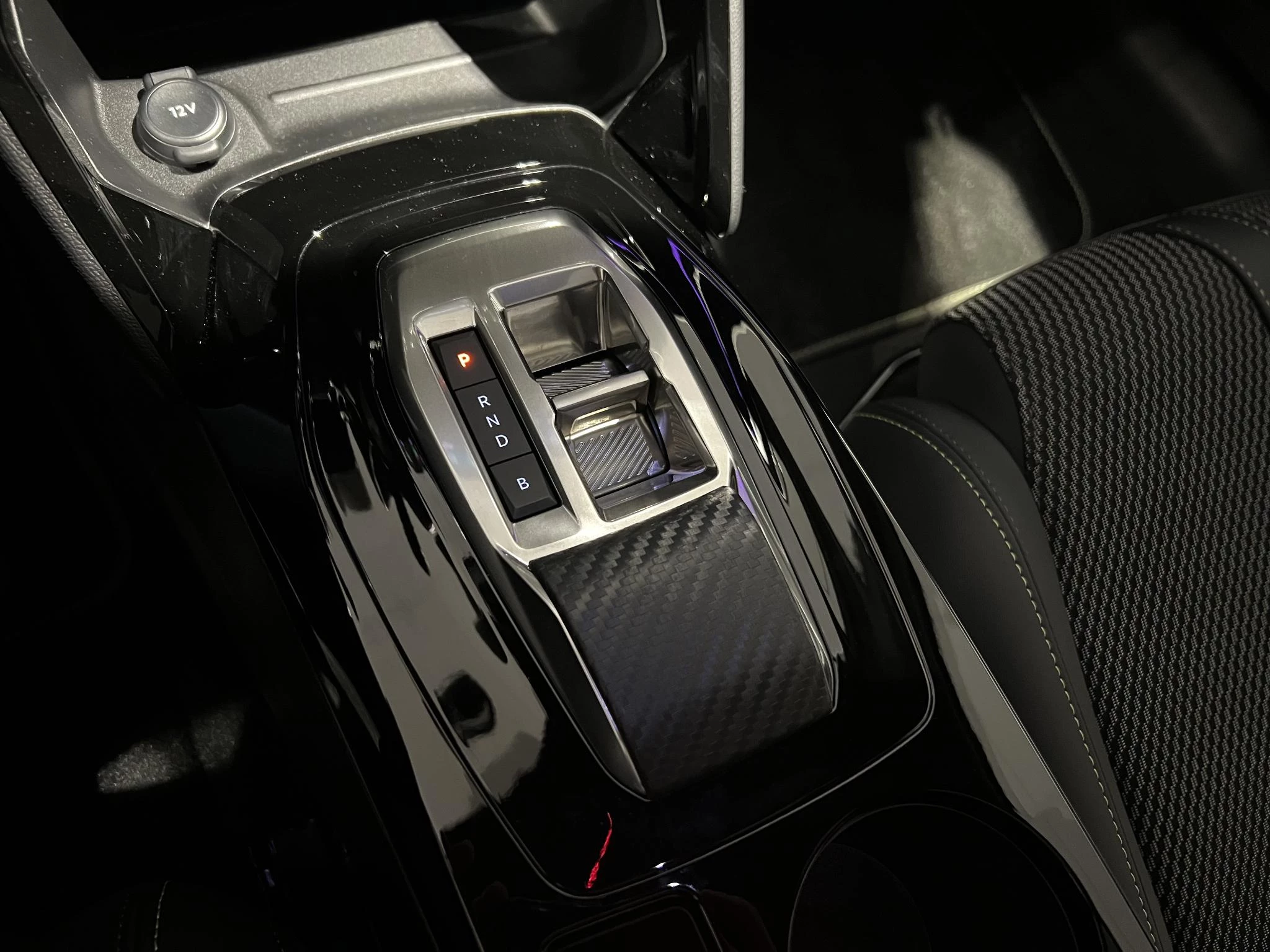 Peugeot-e-208-image-14