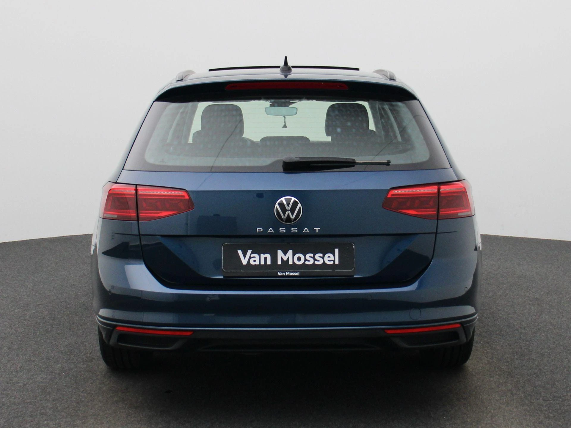 Volkswagen-Passat-image-4