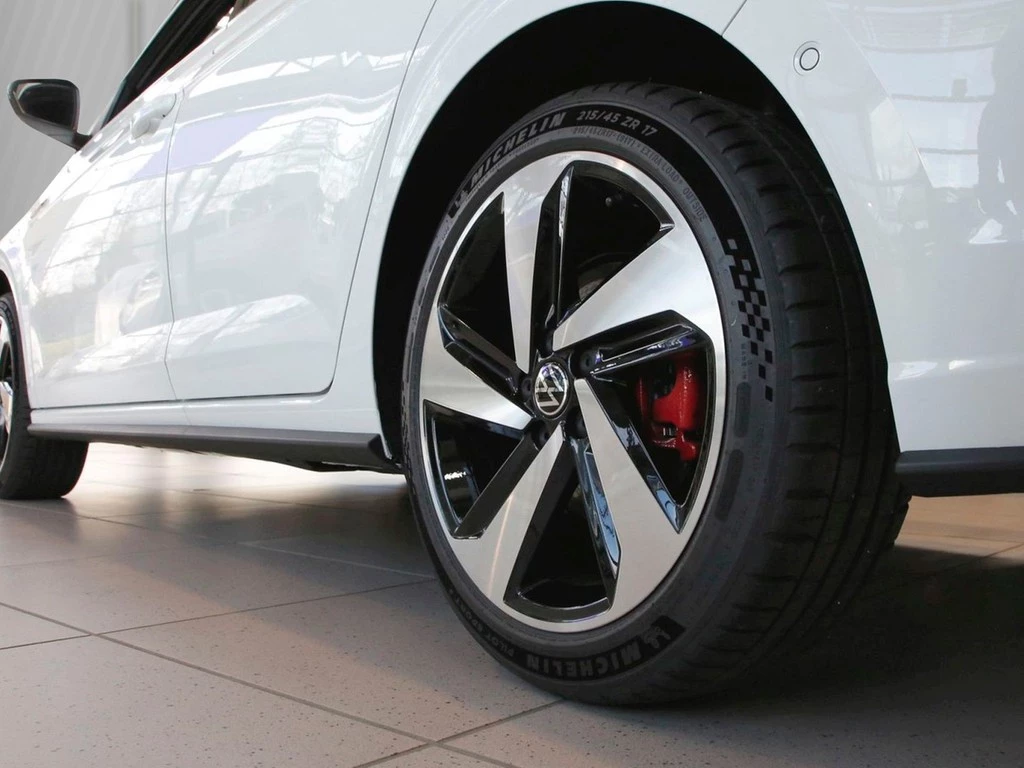 Volkswagen-Polo-image-4