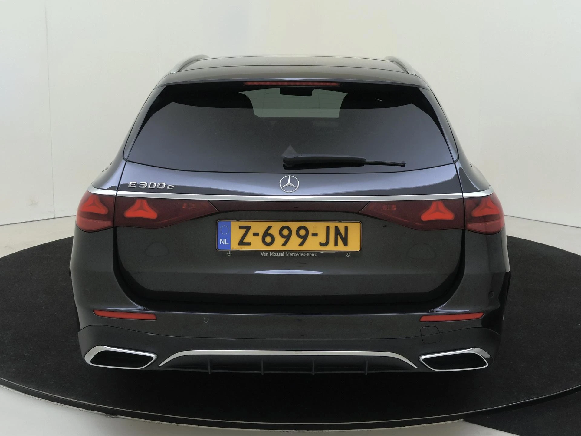 Mercedes-Benz-E-Klasse-image-6