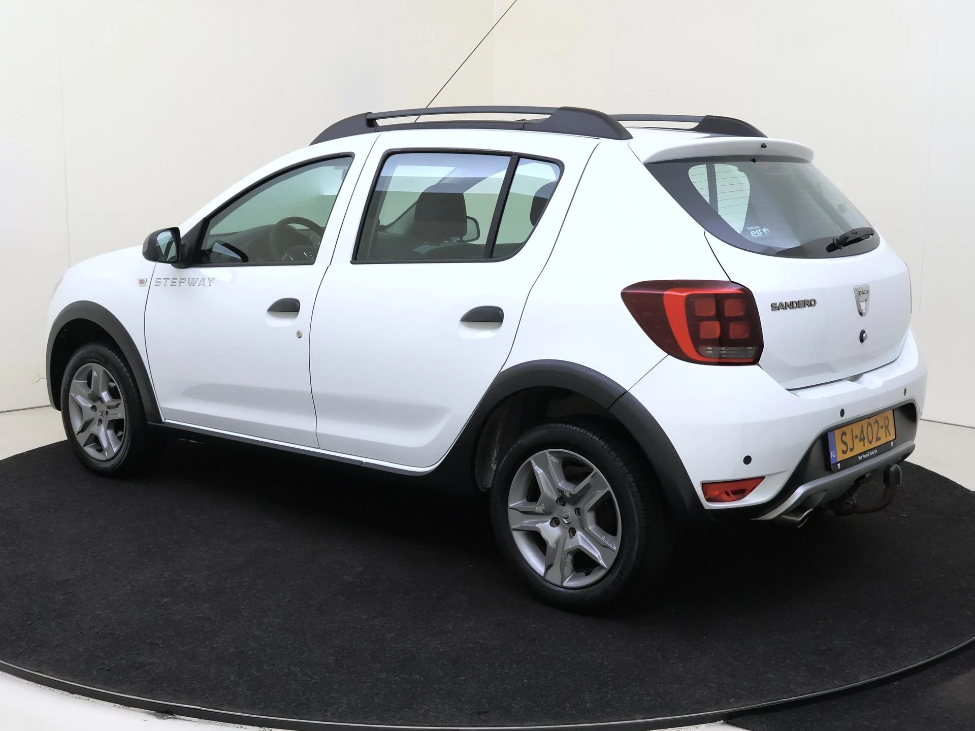 Dacia-Sandero Stepway-image-2