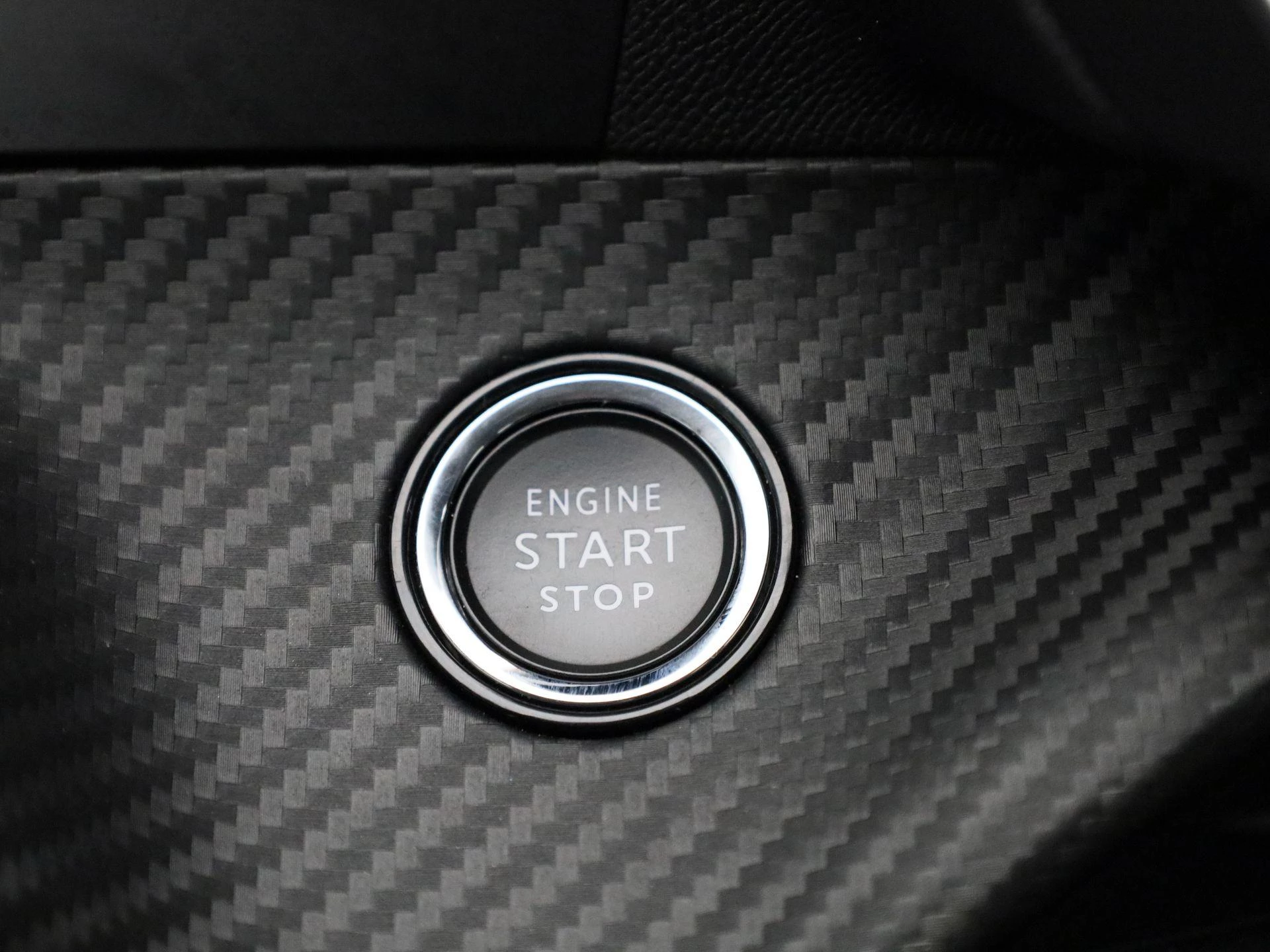 Peugeot-e-208-image-21