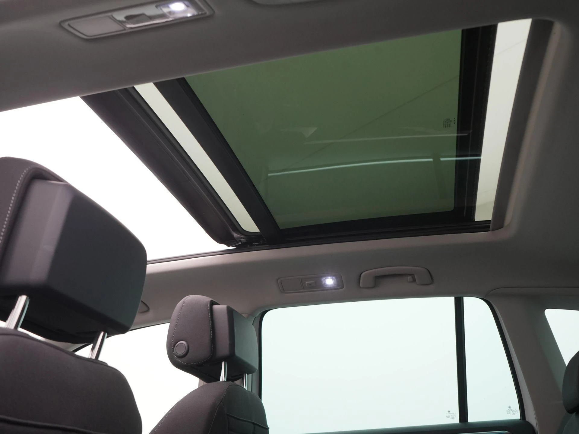 Volkswagen-Tiguan-image-36