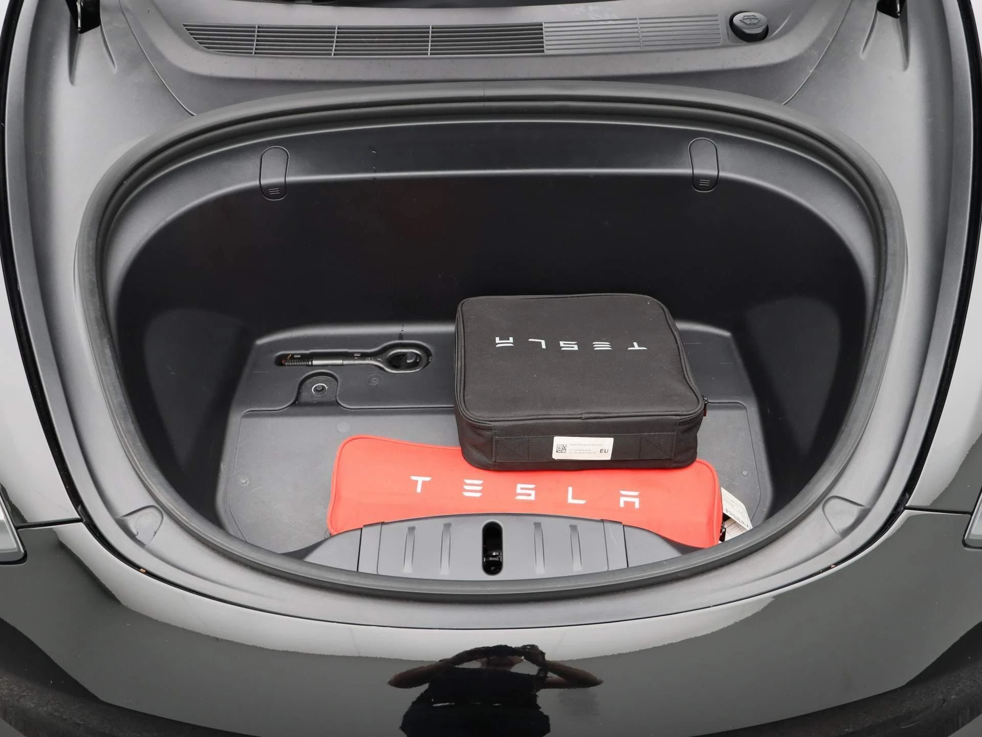 Tesla-Model 3-image-31