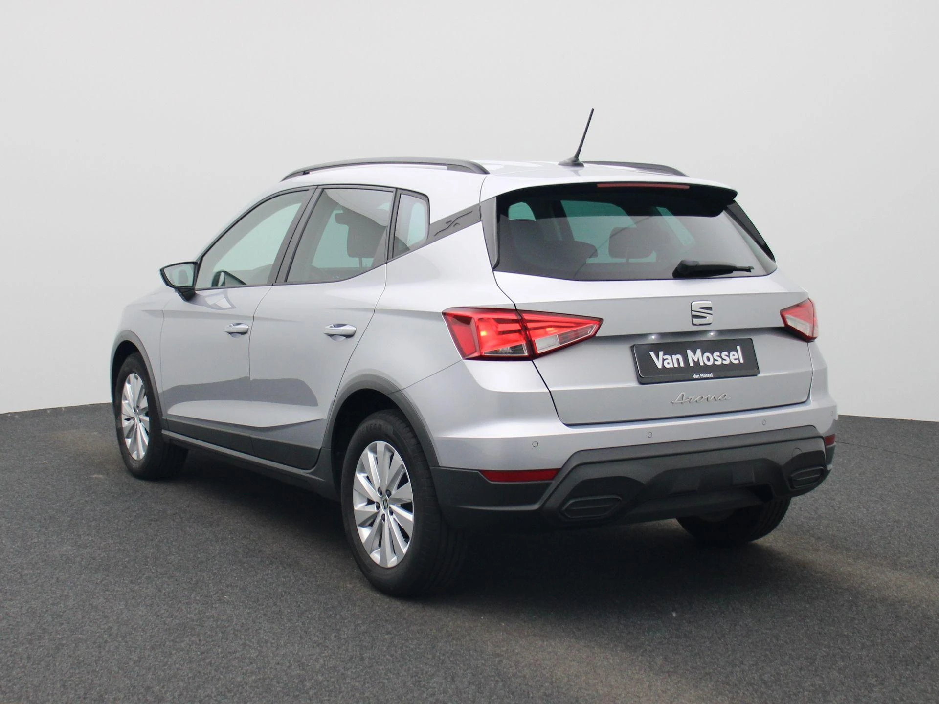 SEAT-Arona-image-1