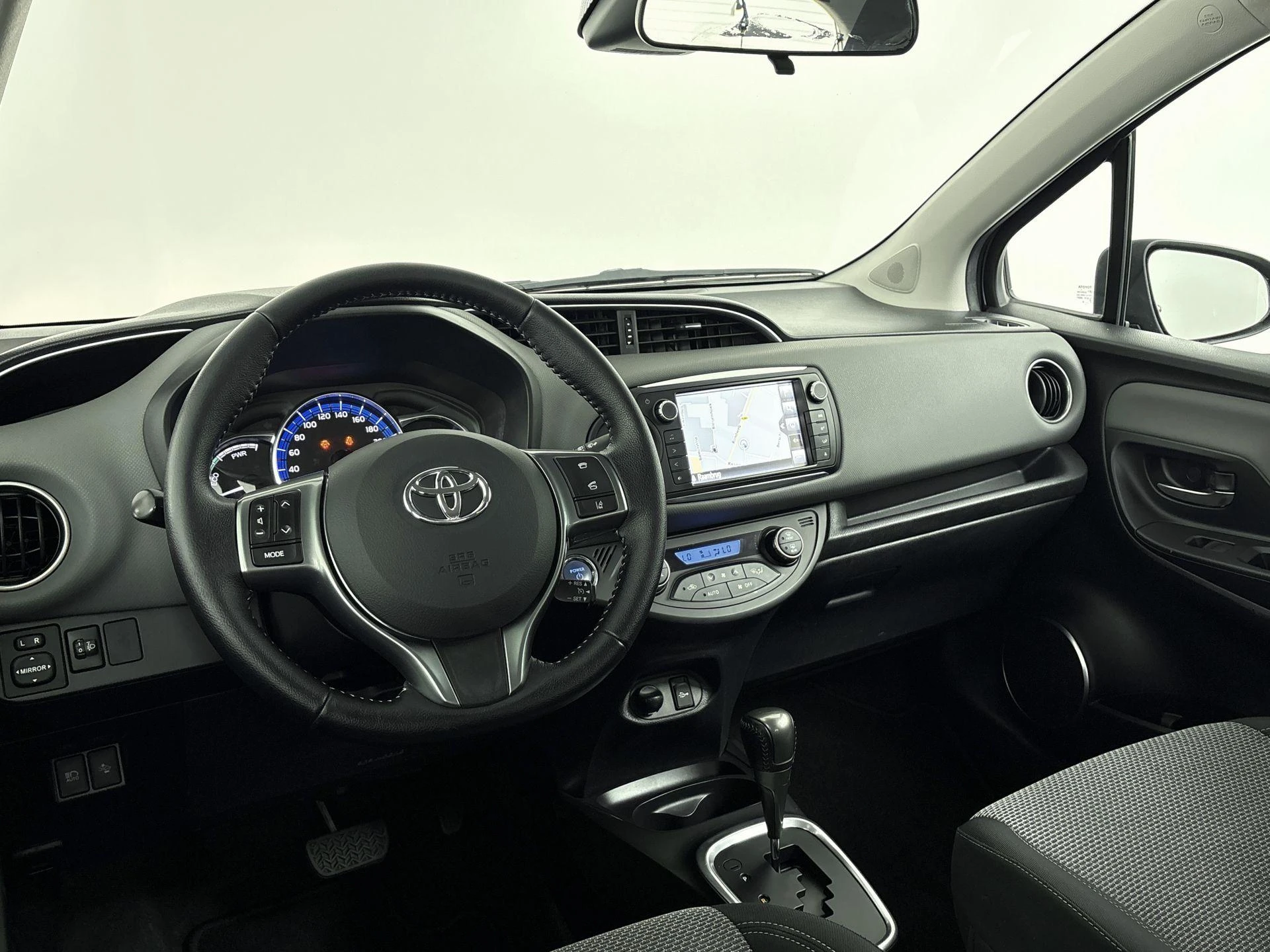 Toyota Yaris 1.5 Hybrid Trend Bi-Tone