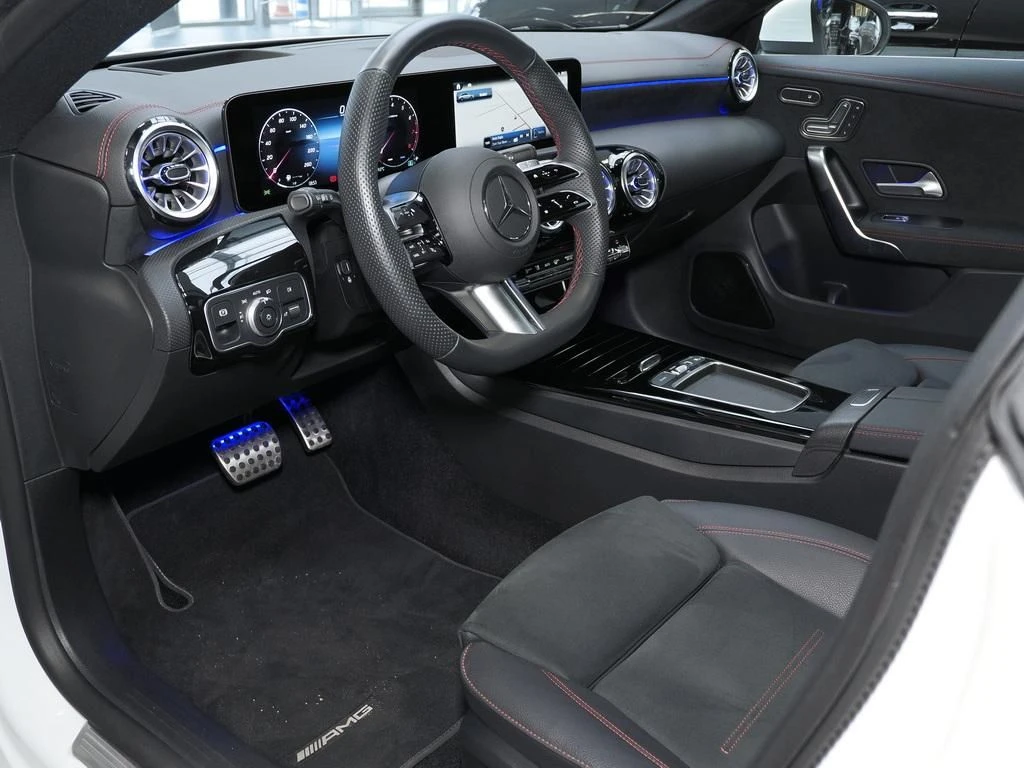 Mercedes-Benz-CLA 250-image-8