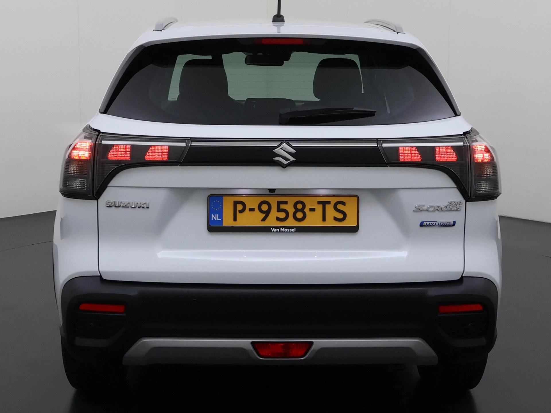 Suzuki-S-Cross-image-10