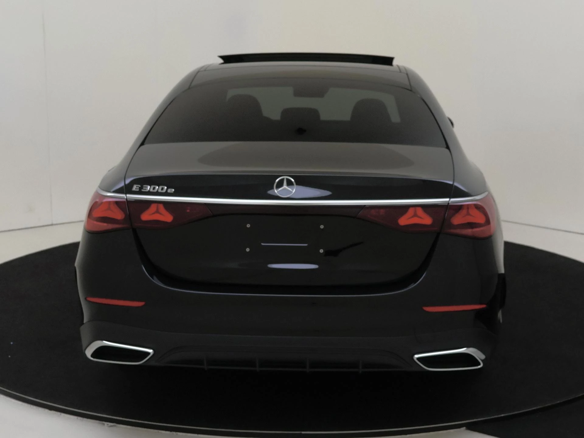 Mercedes-Benz-E-Klasse-image-6