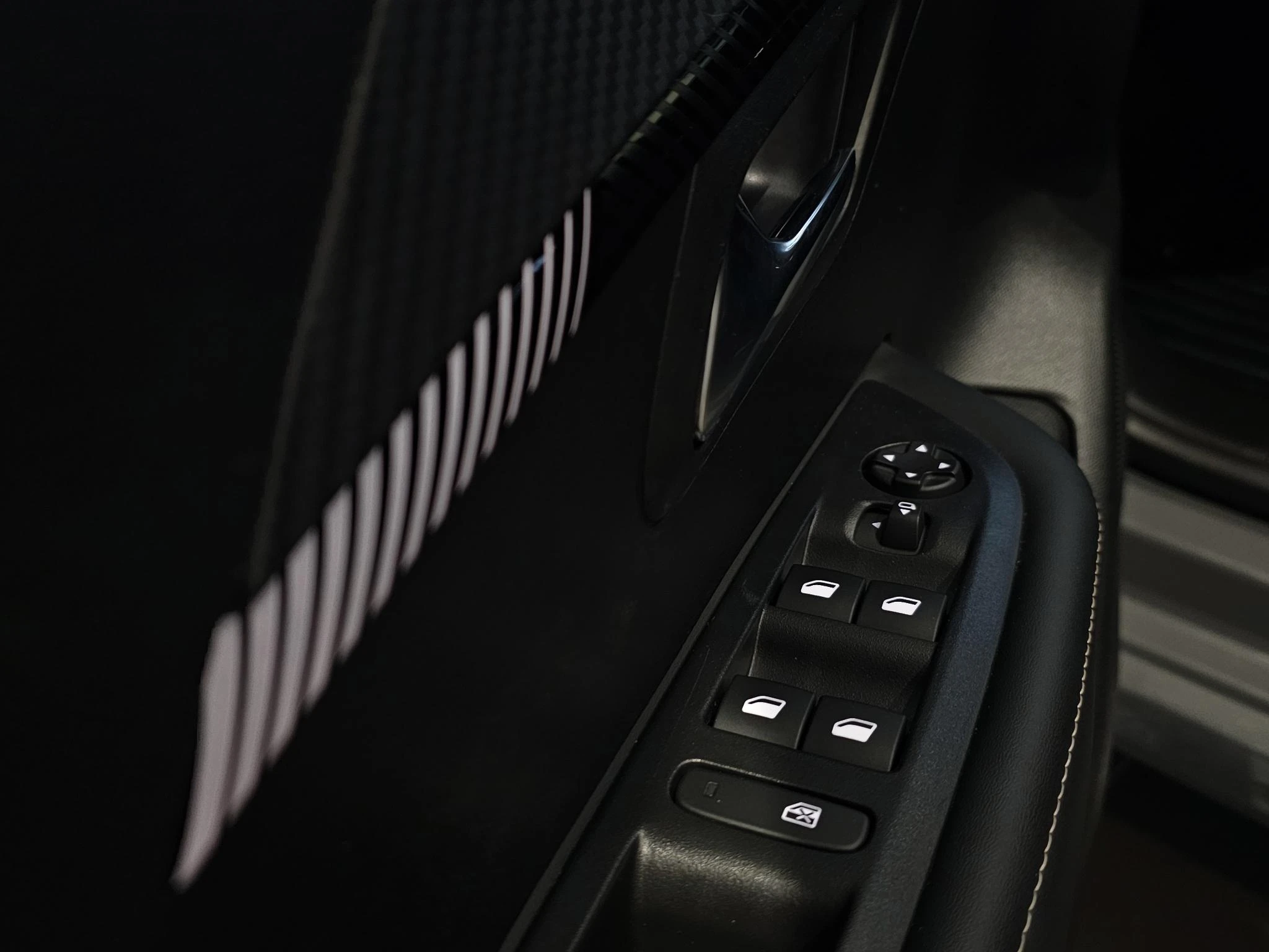 Peugeot-208-image-12
