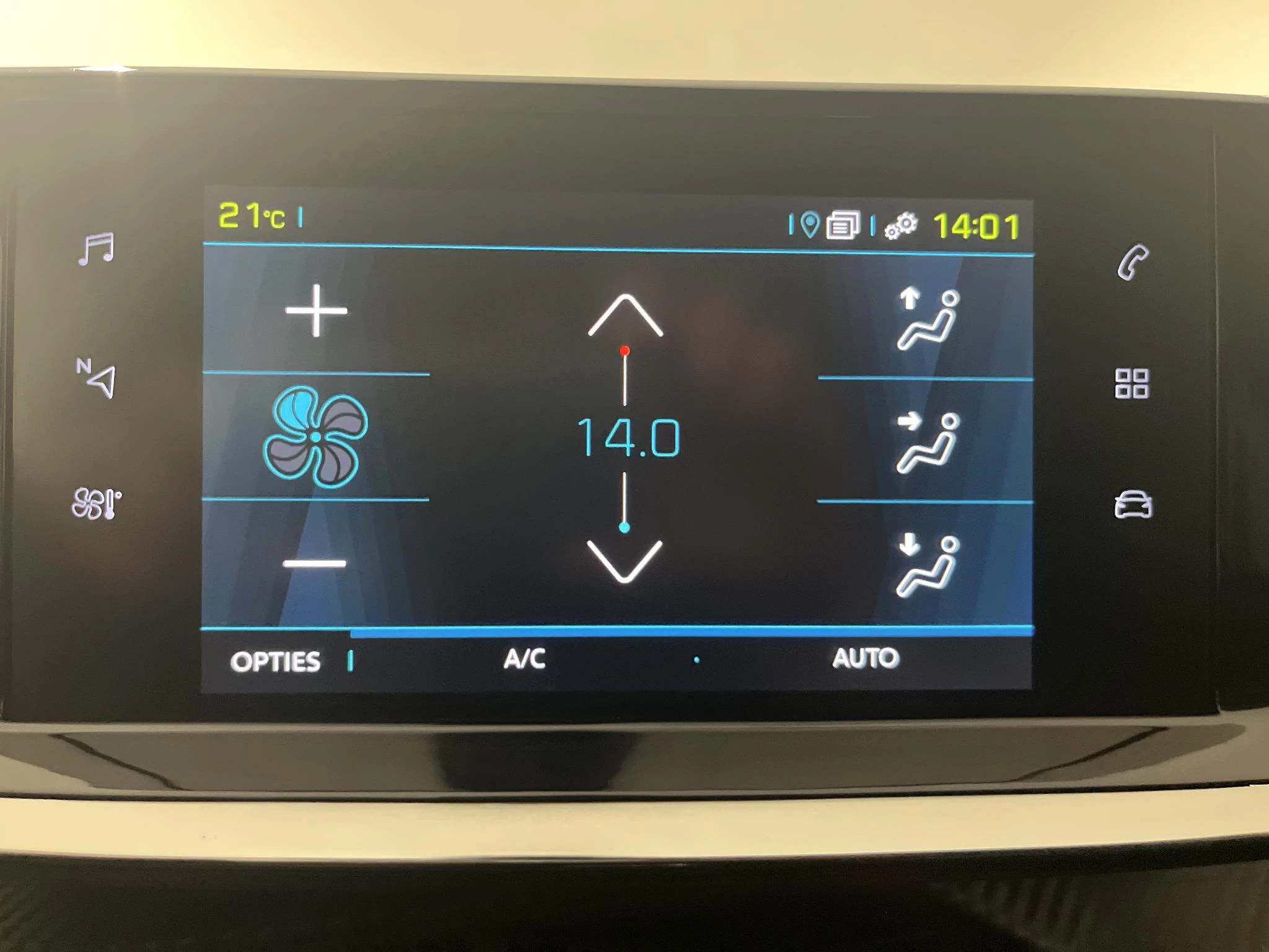 Peugeot-e-208-image-10