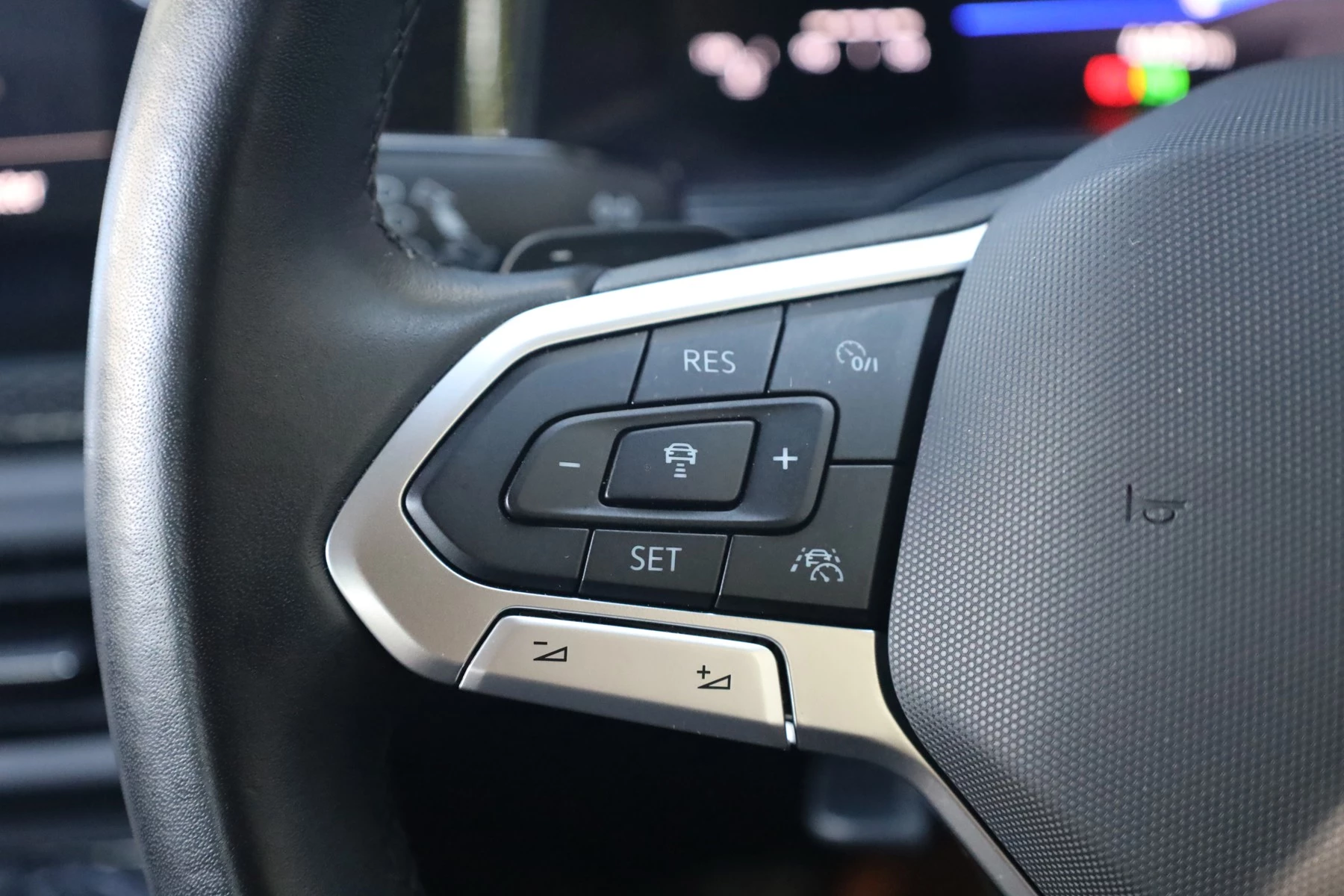 Volkswagen-Polo-image-25