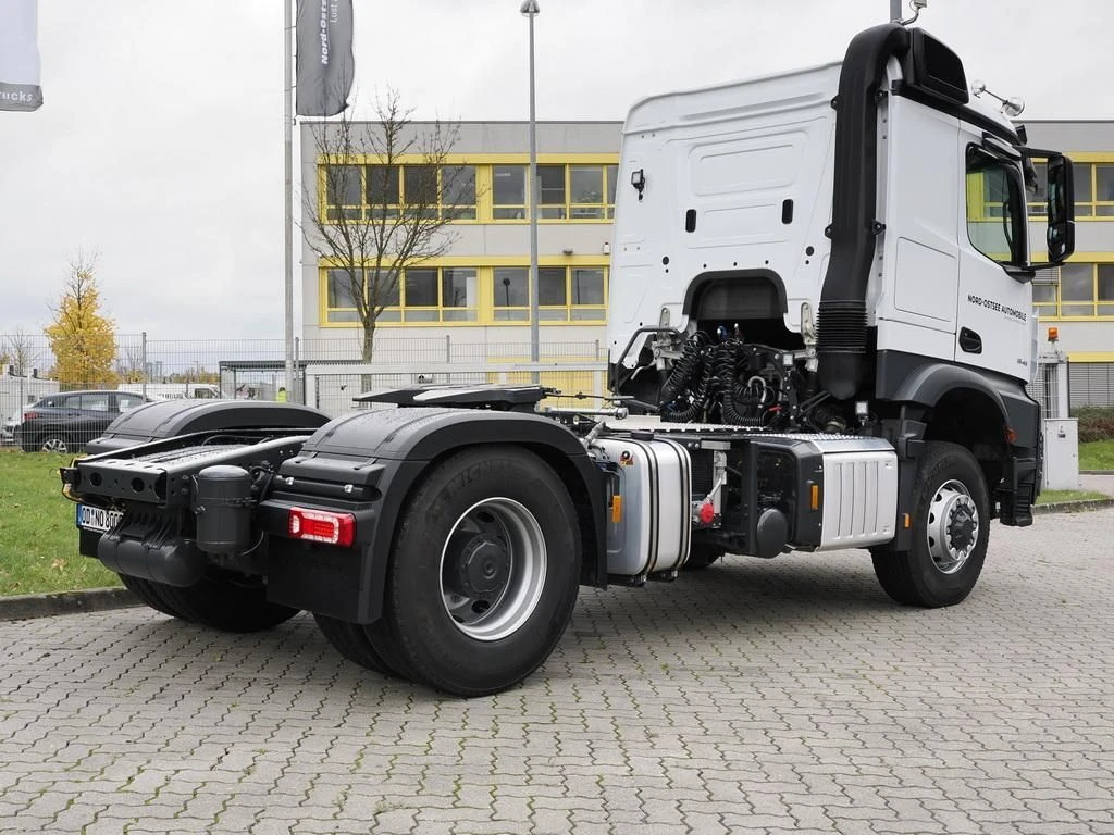 Mercedes-Benz--image-4