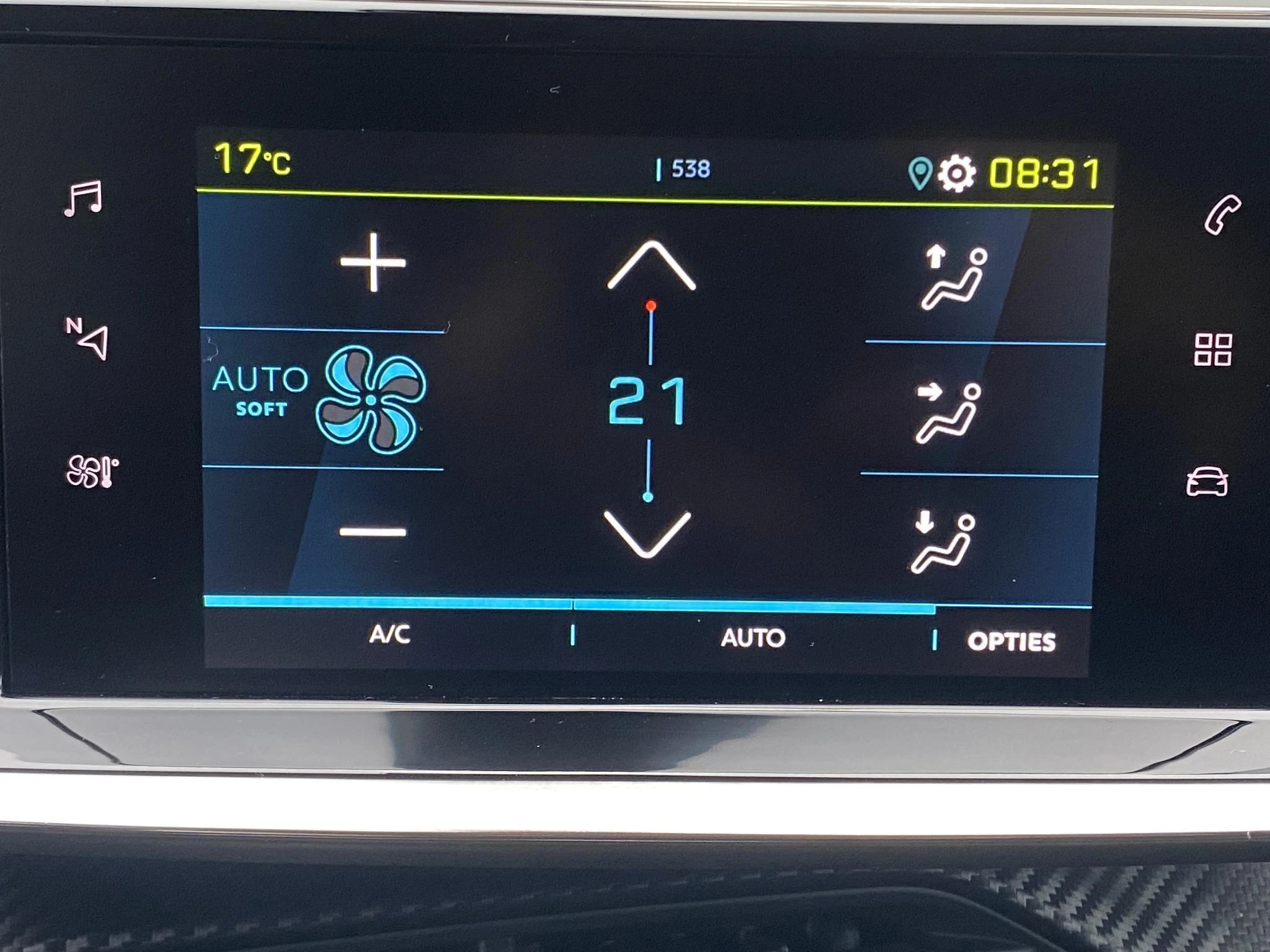 Peugeot-e-208-image-12