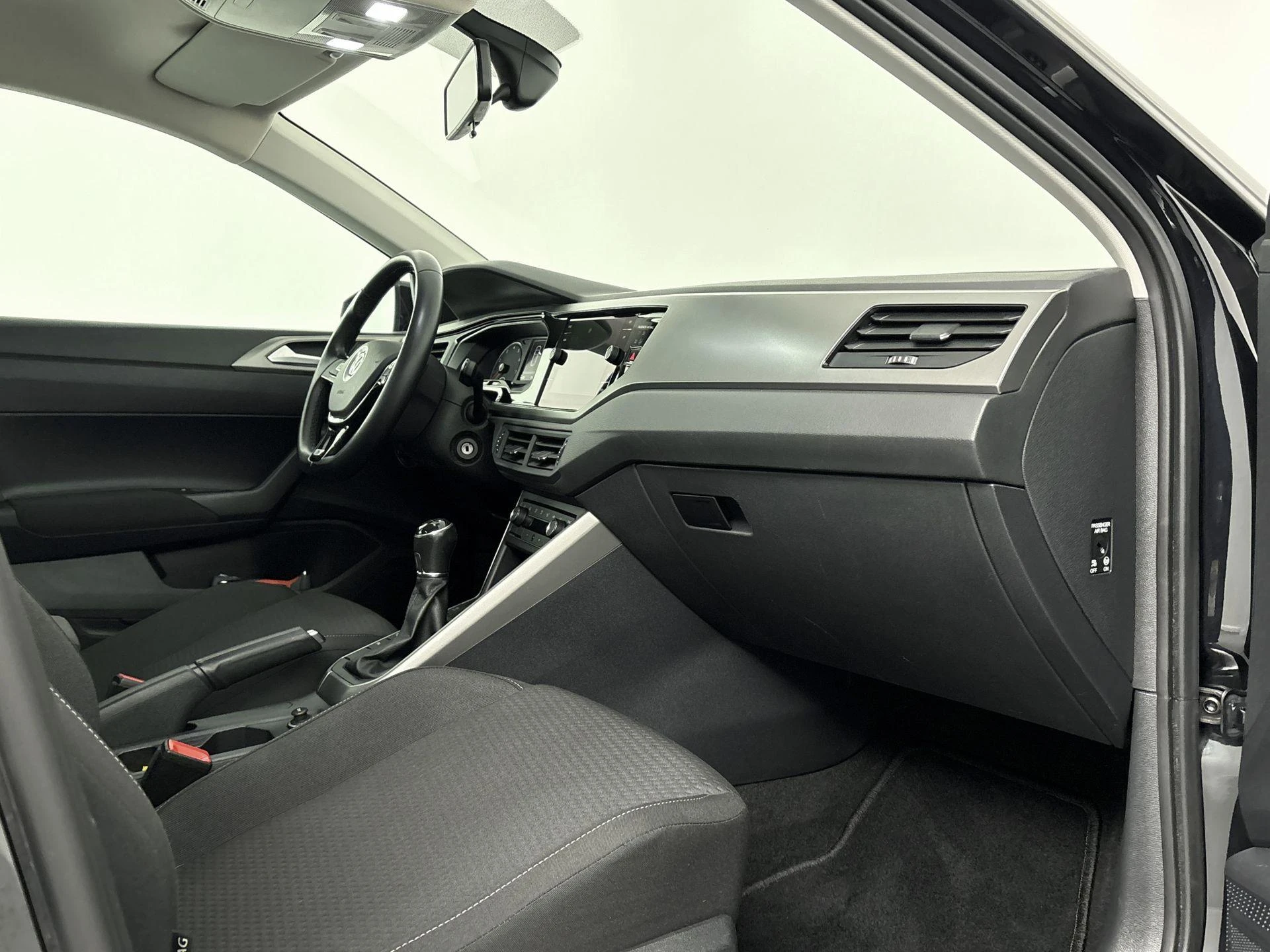 Volkswagen-Polo-image-15