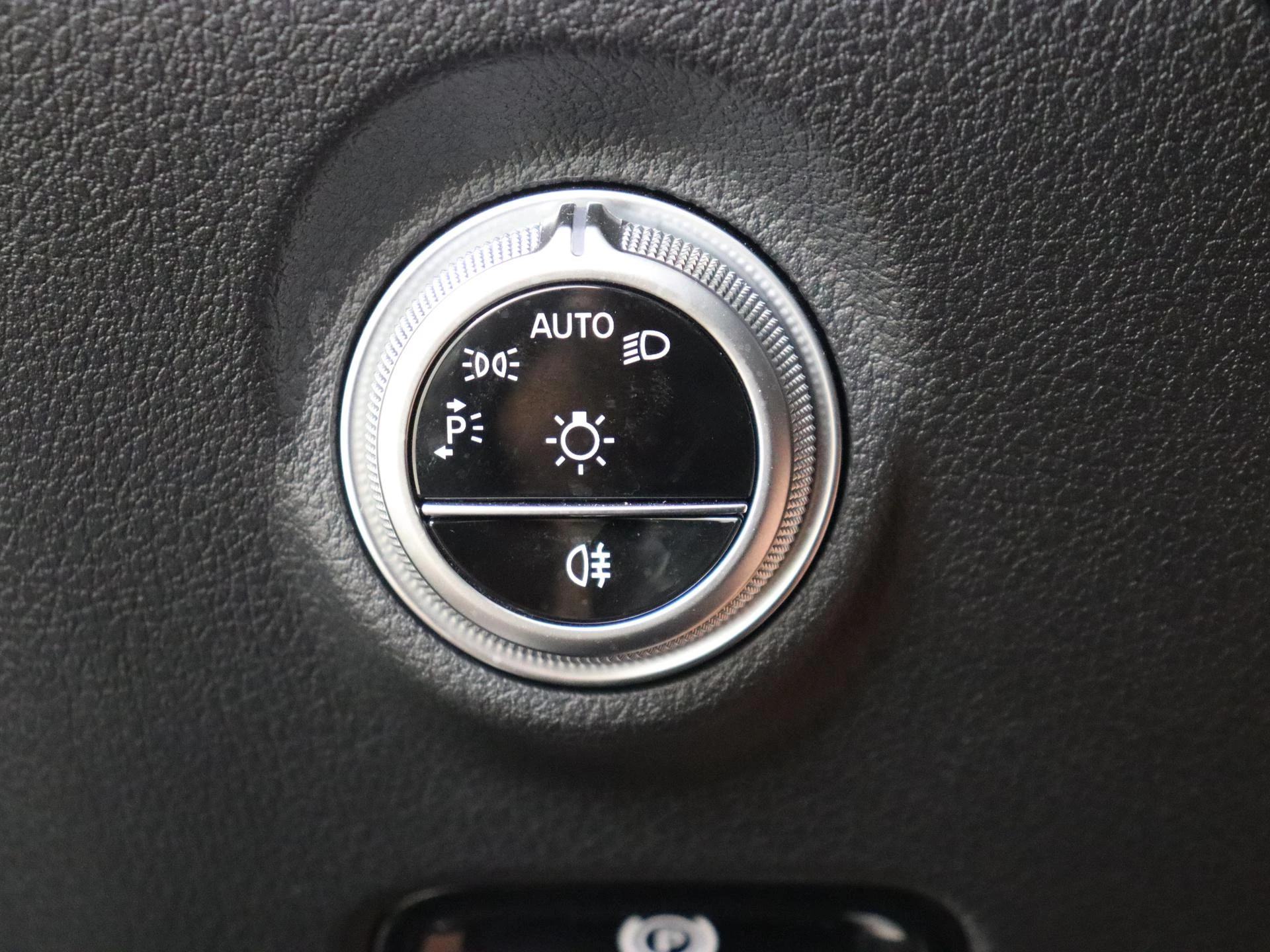 Mercedes-Benz-C-Klasse-image-24