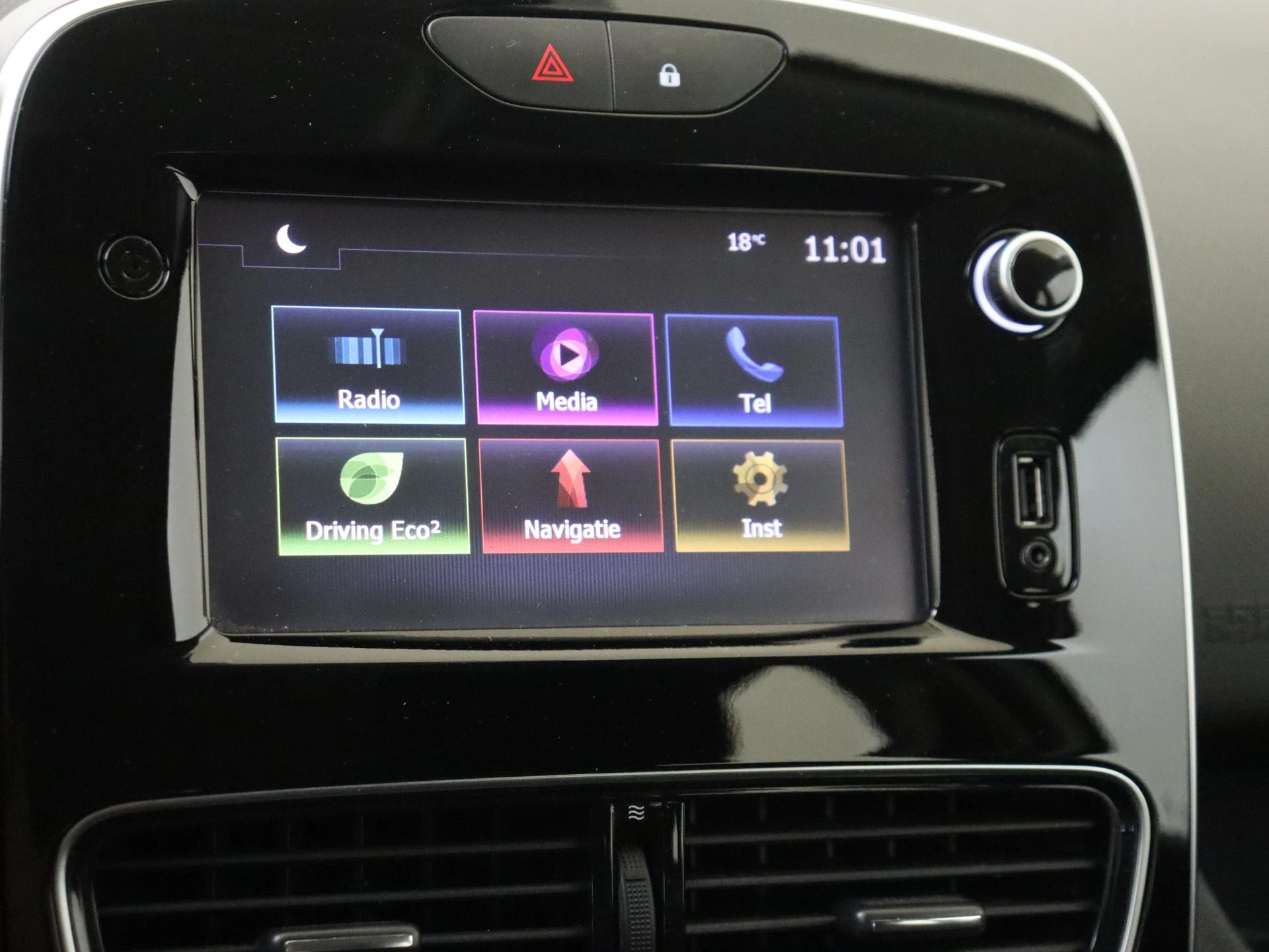 Renault-Clio-image-16