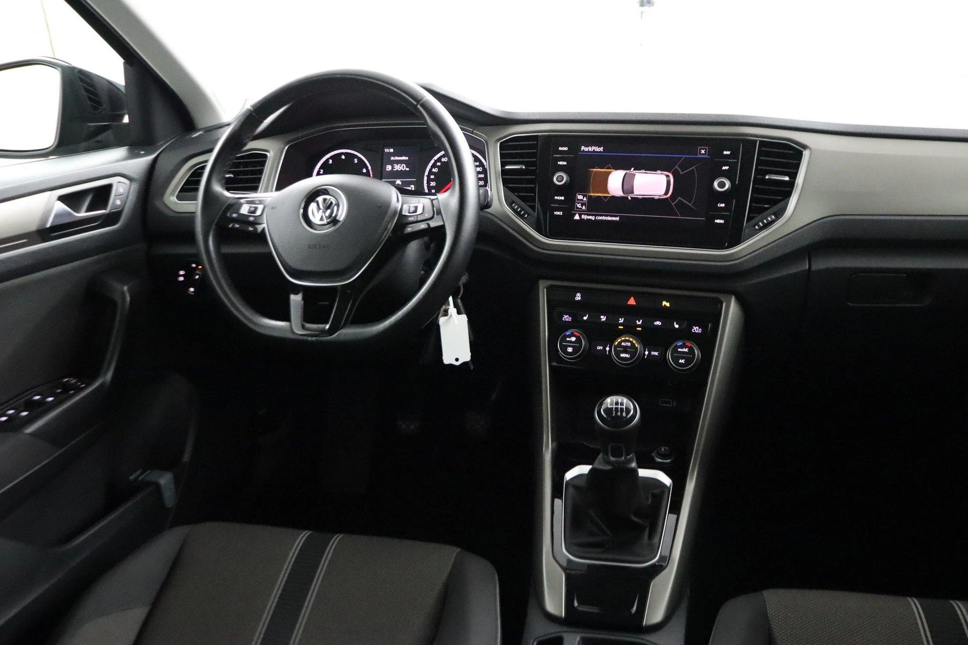 Volkswagen-T-Roc-image-57