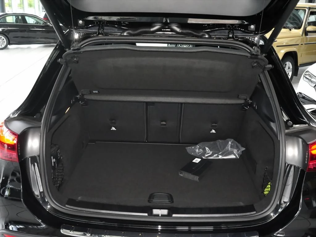 Mercedes-Benz-GLA 200 d-image-14