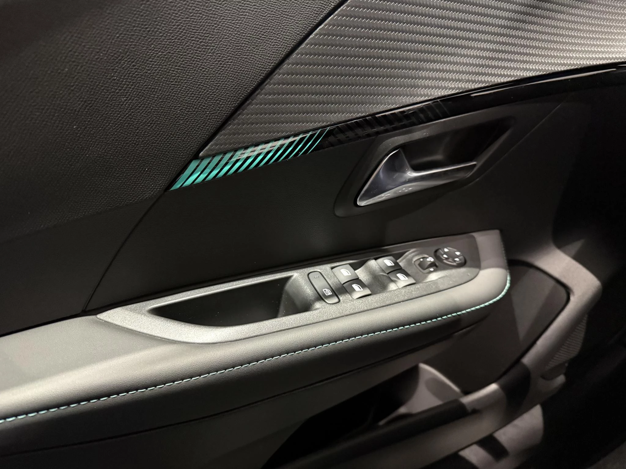 Peugeot-208-image-12