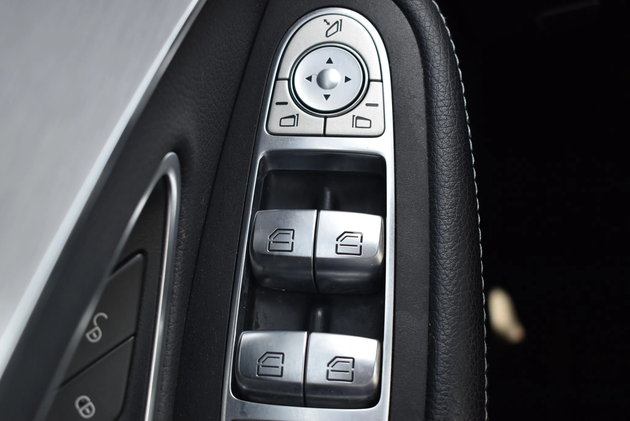 Mercedes-Benz-C-Klasse-image-17