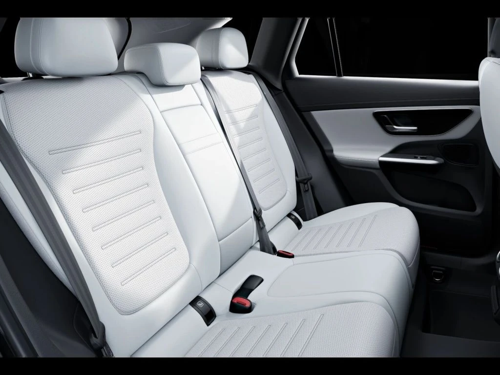 Mercedes-Benz-GLC 220 d-image-11