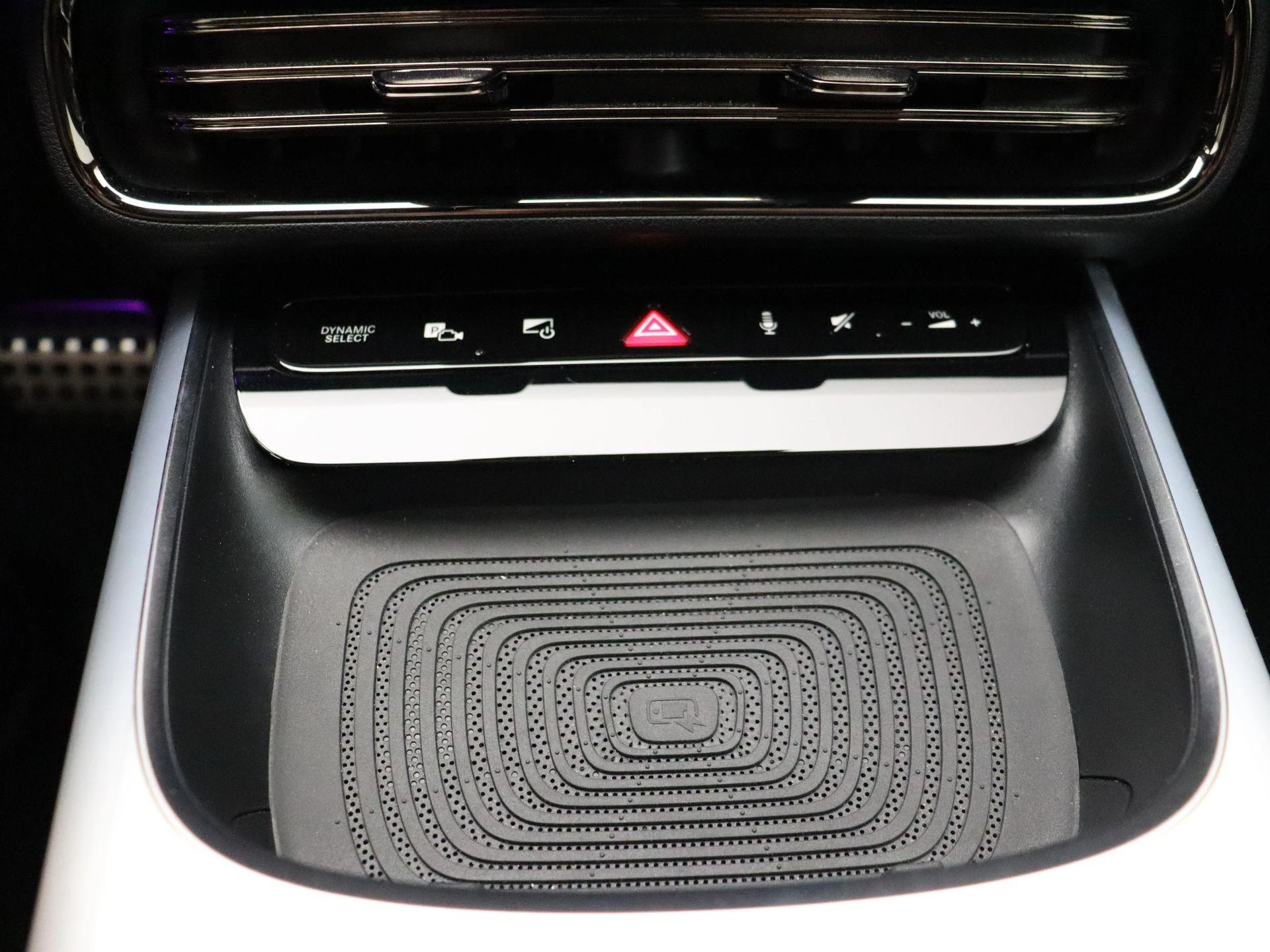 Mercedes-Benz-CLA-image-18