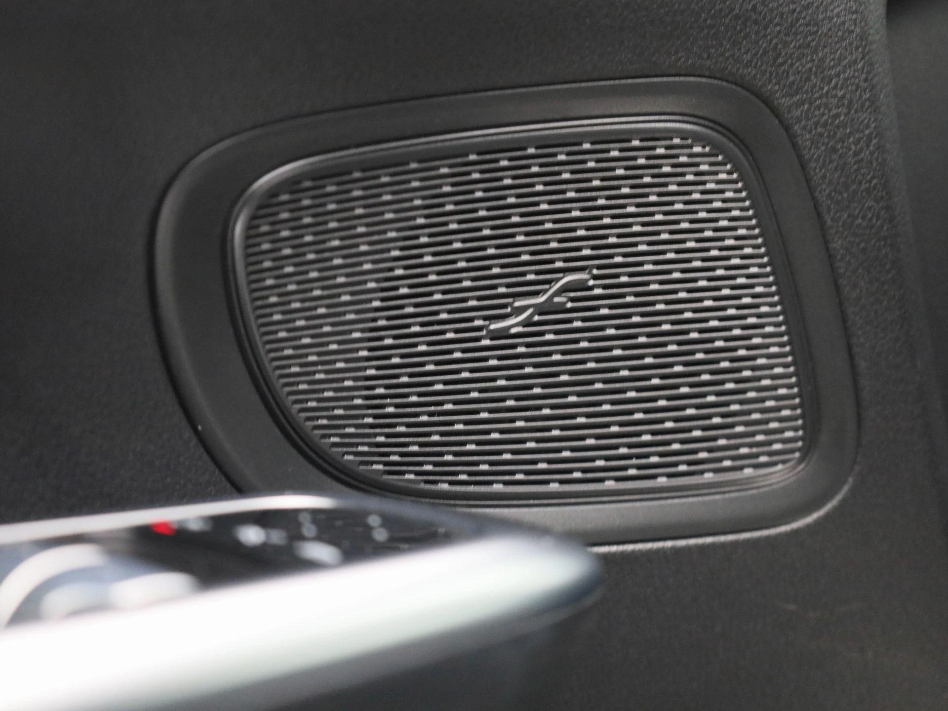 Mercedes-Benz-C-Klasse-image-31