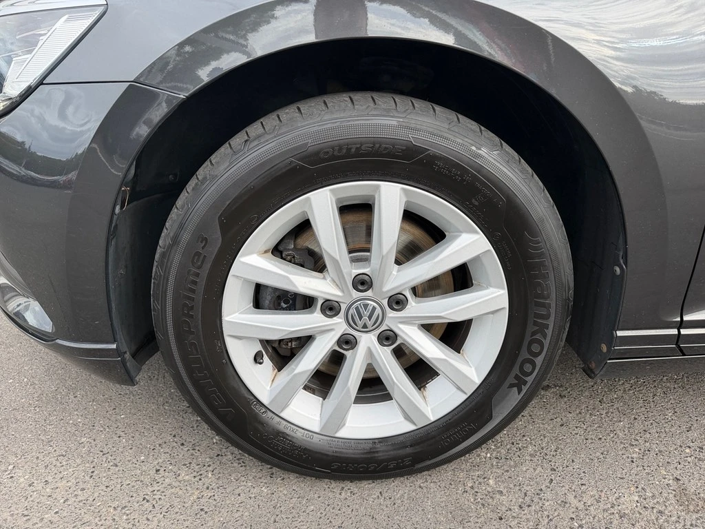 Volkswagen-Passat-image-2