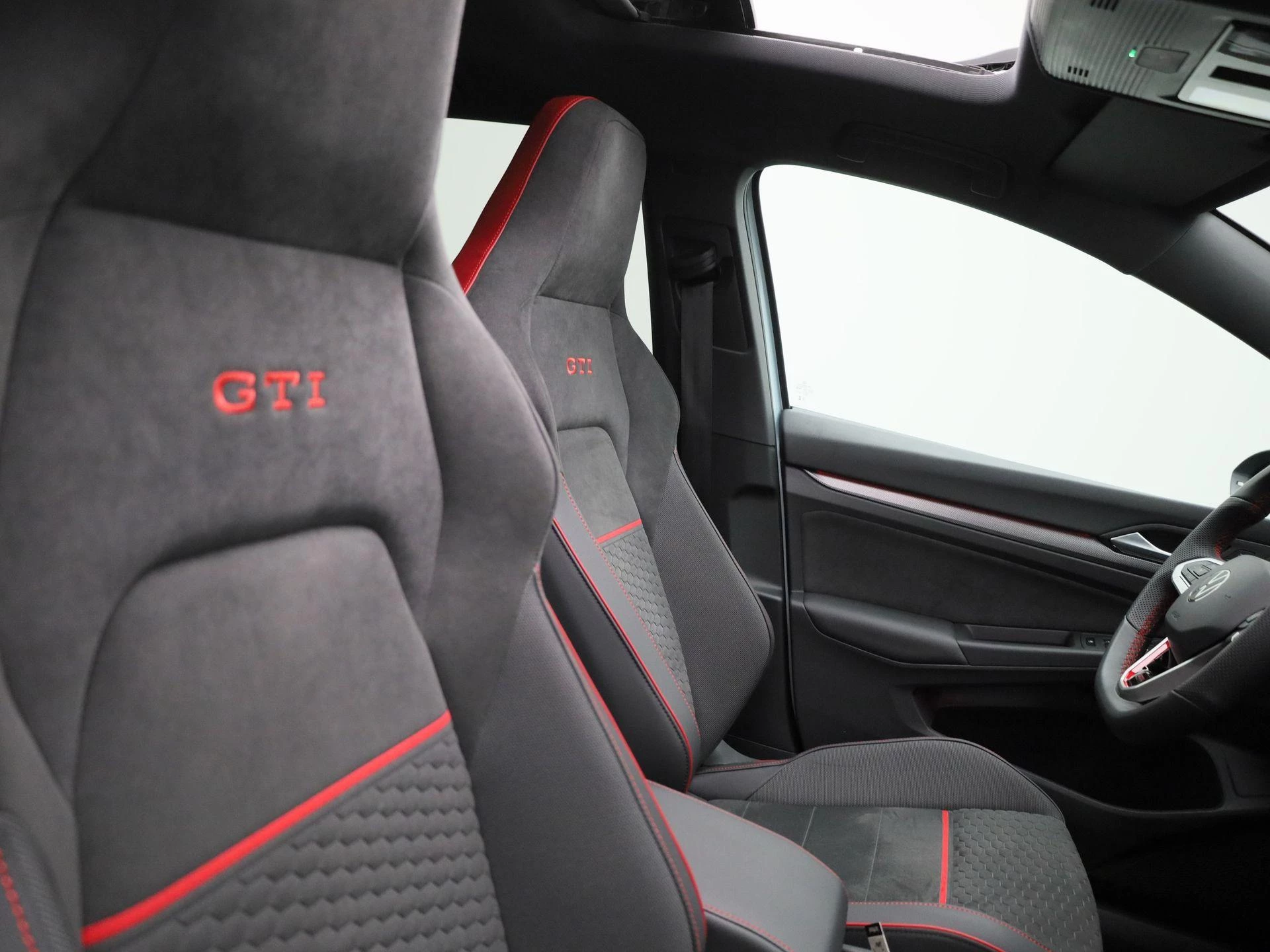 Volkswagen-Golf-image-34