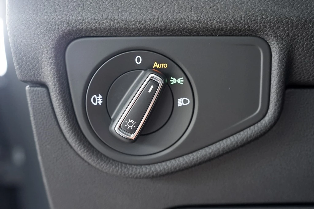 Volkswagen-Touran-image-16