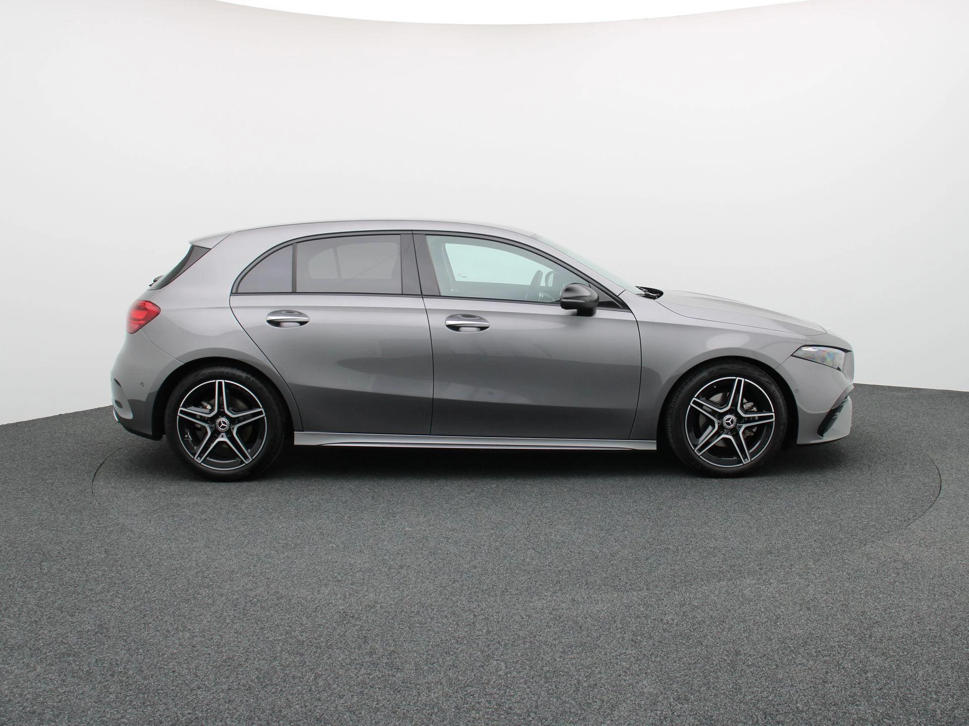 Mercedes-Benz A-Klasse 200 AMG Line + ADVANCED SOUND SYSTEM + NIGHTPAKKET + CAMERA +