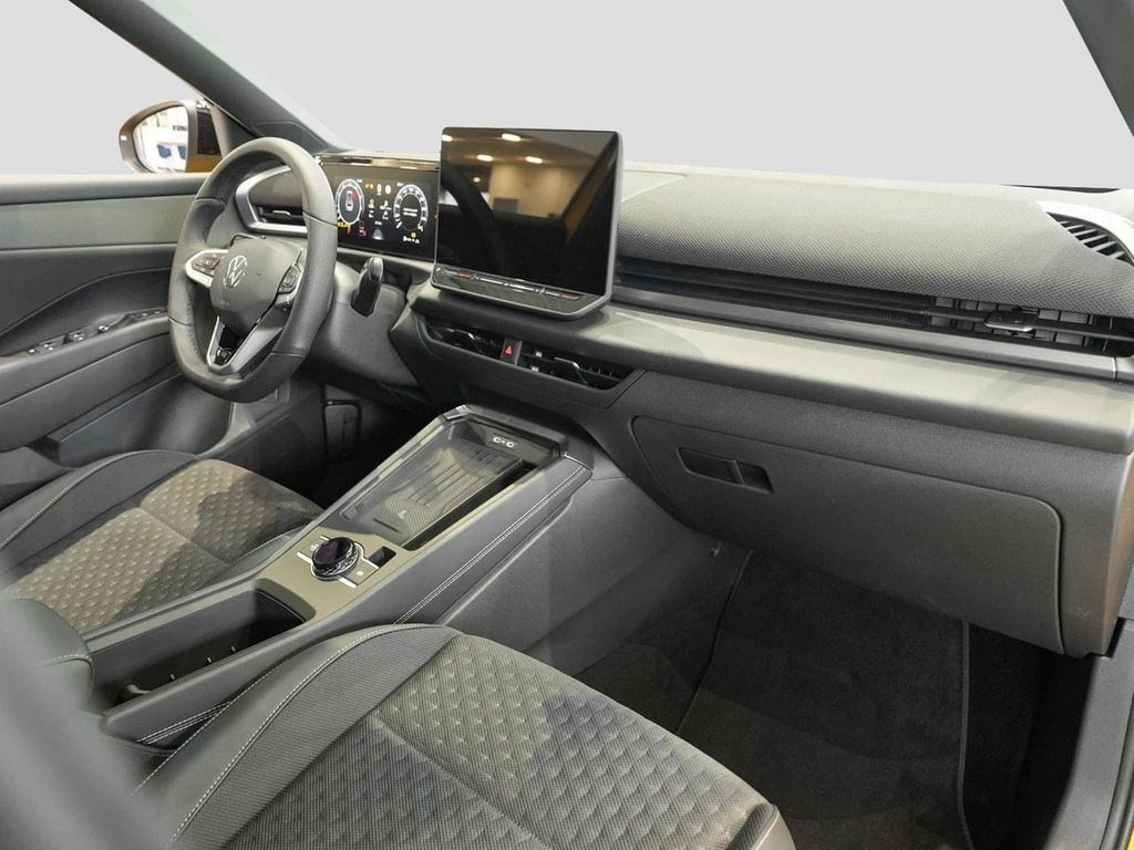 Volkswagen T-Roc 1.5 l eTSI DSG R-Line VAL VSA