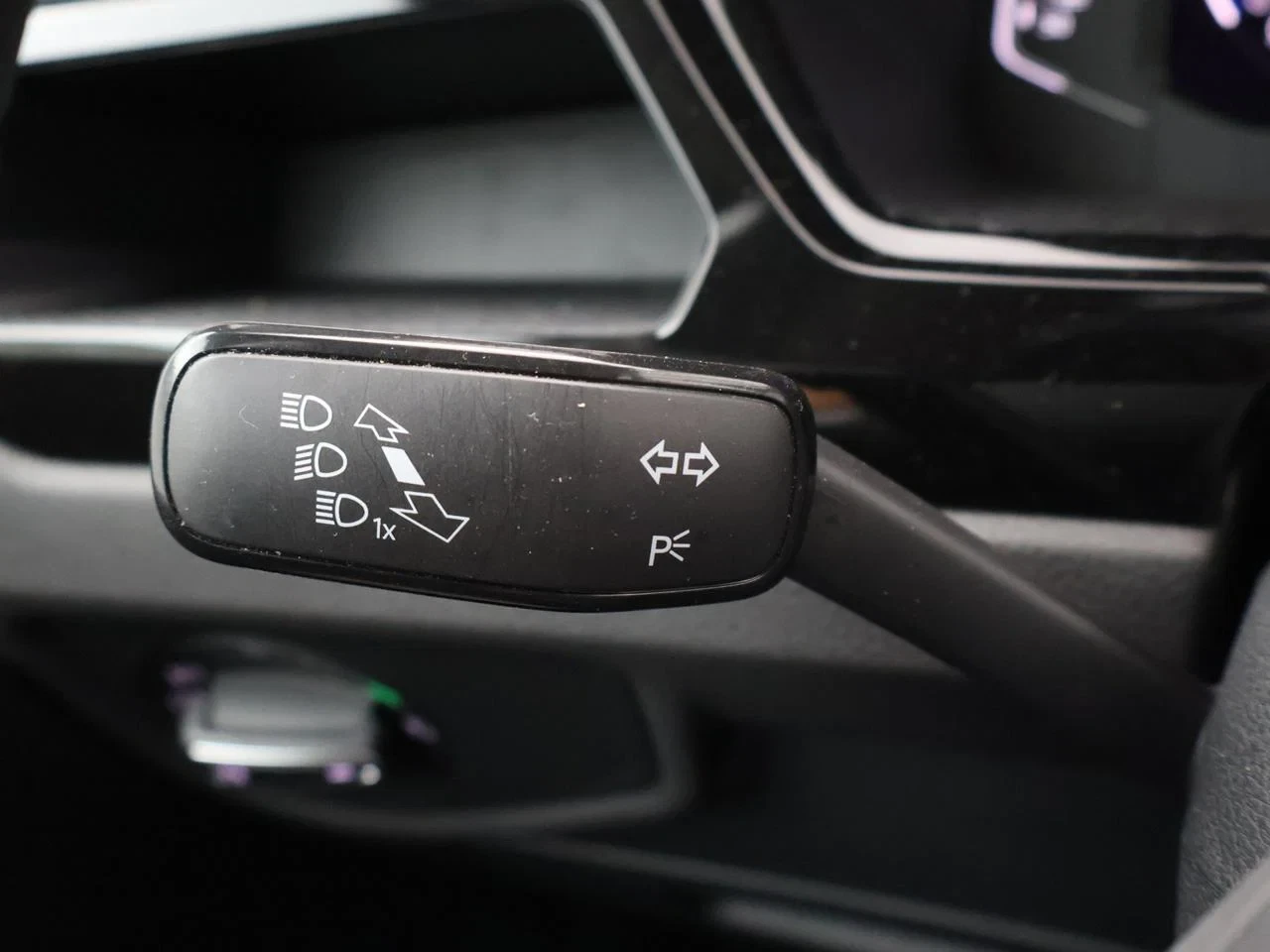 Volkswagen-Touran-image-25