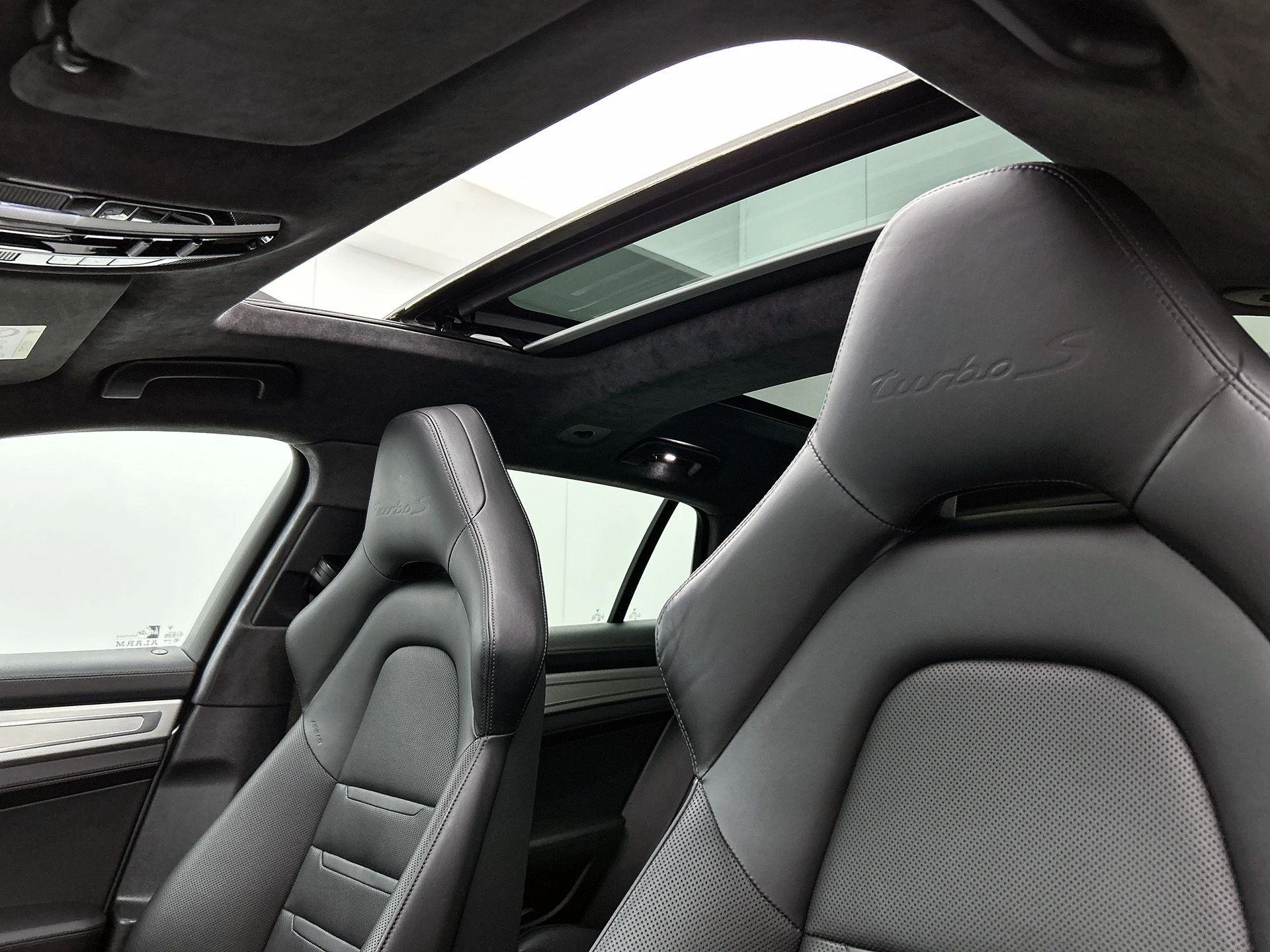 Porsche-Panamera-image-29