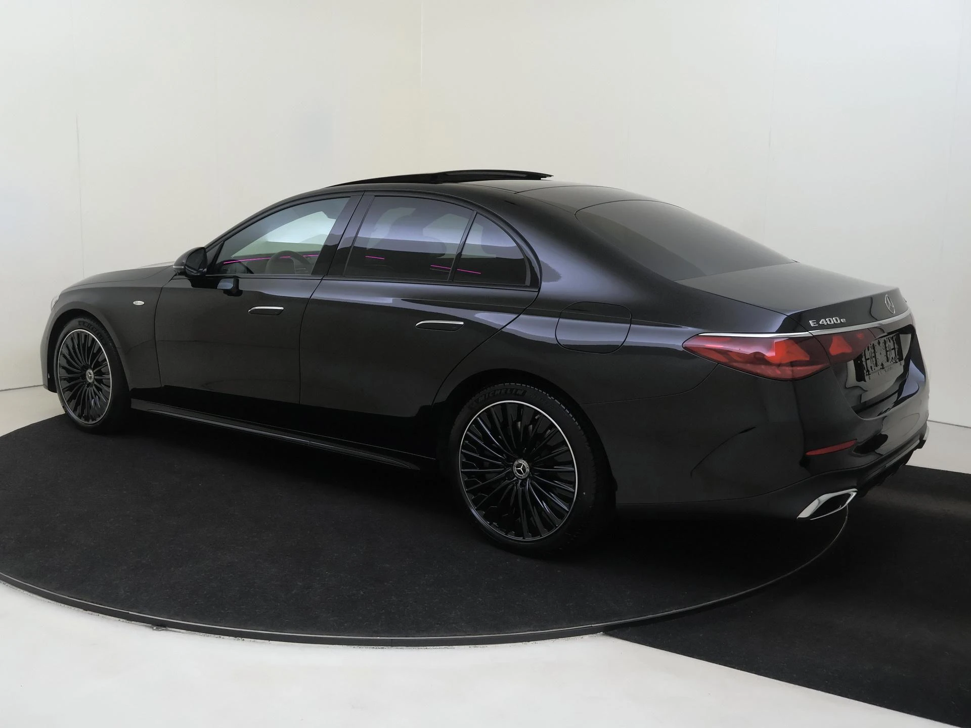 Mercedes-Benz-E-Klasse-image-2