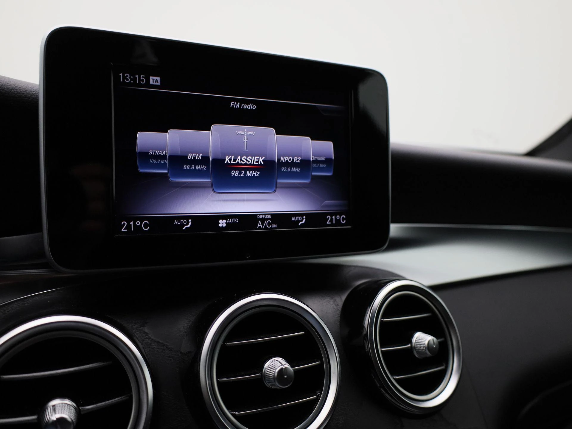 Mercedes-Benz-GLC-image-16