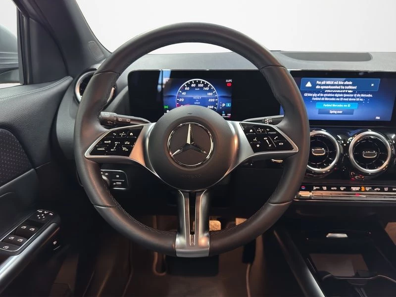 Mercedes-Benz-GLA-image-12