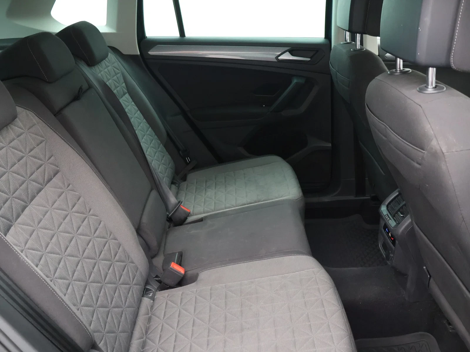 Volkswagen-Tiguan-image-8