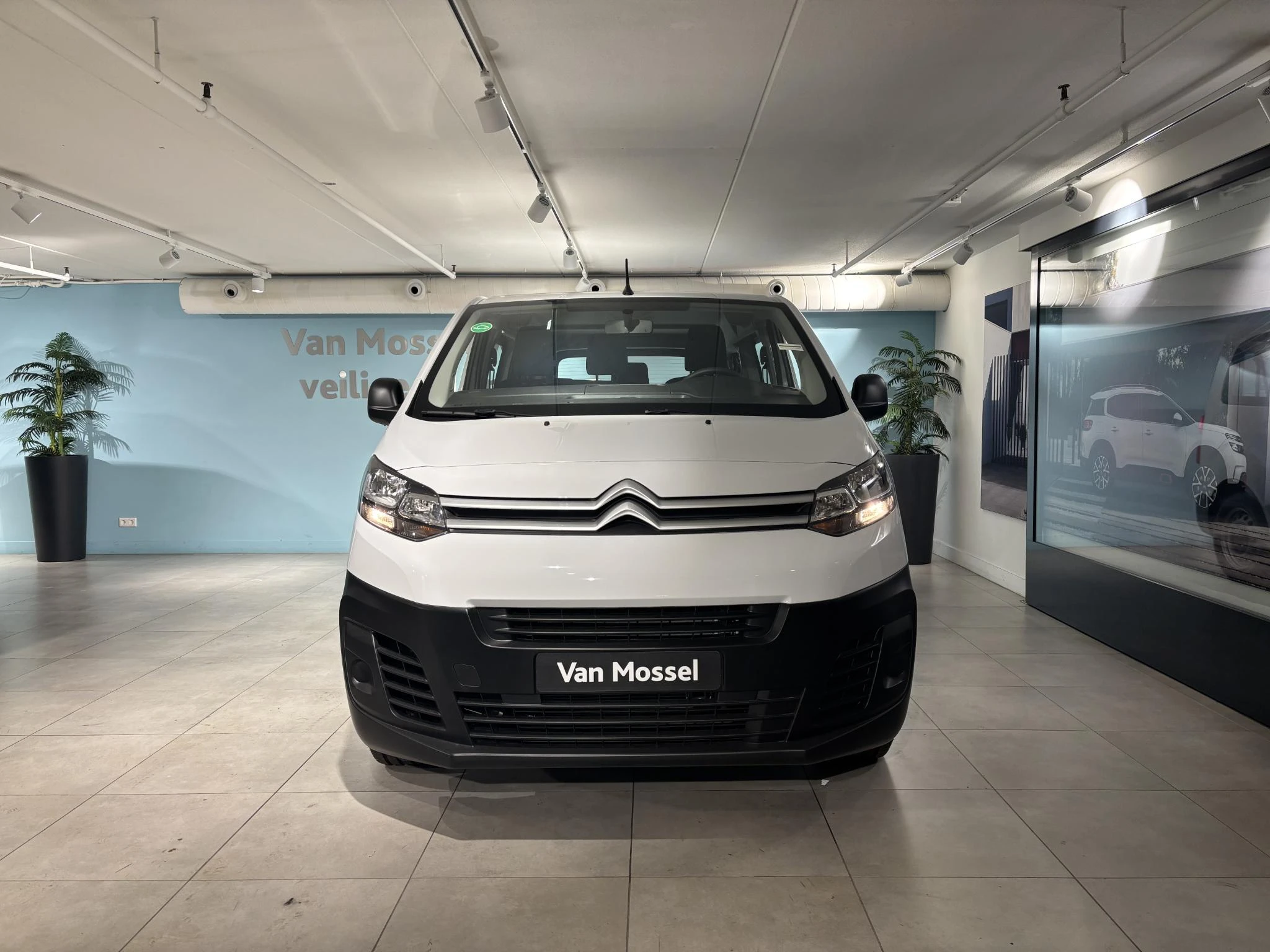 Citroën-ë-Jumpy-image-2