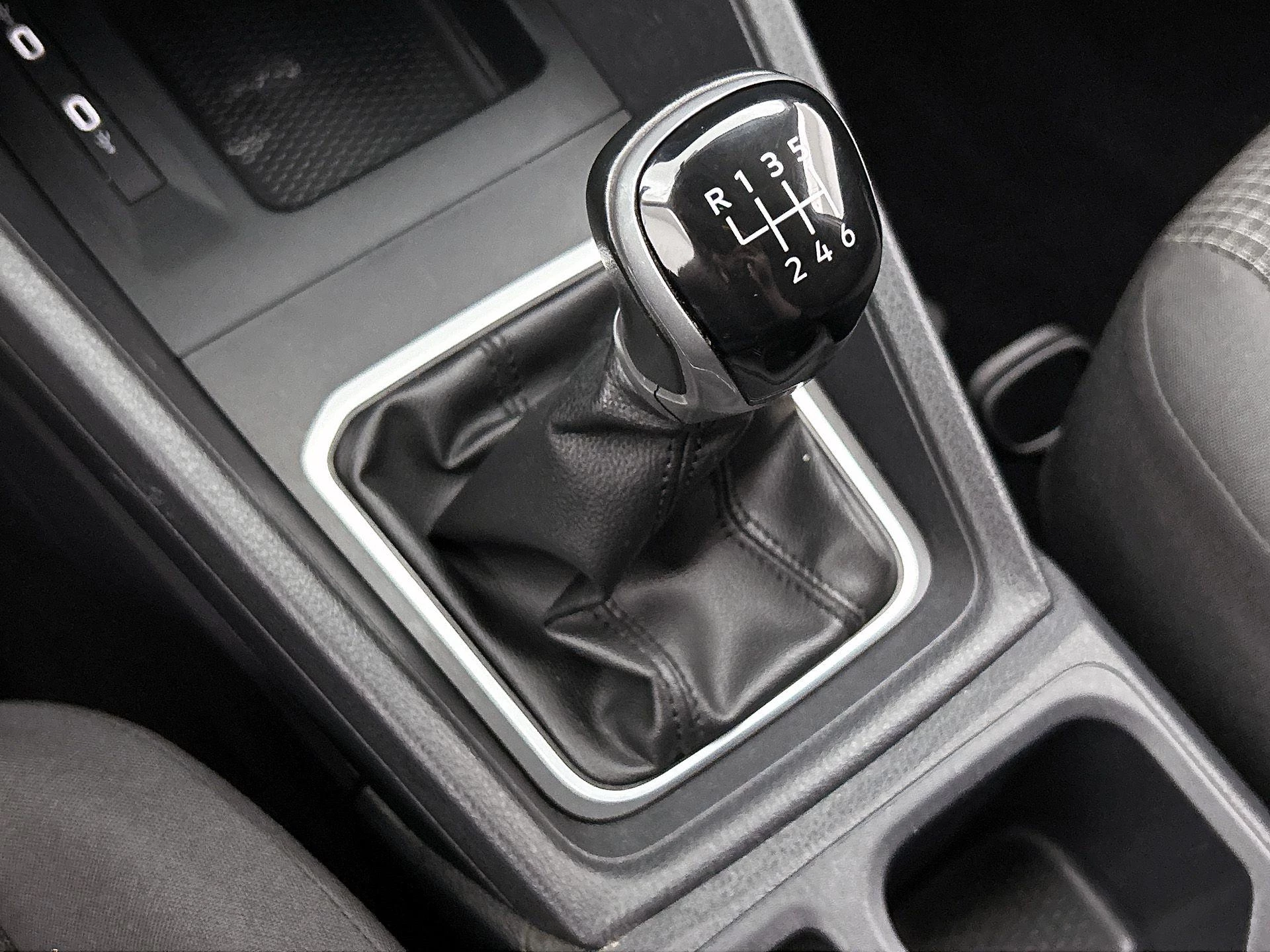 Volkswagen-Caddy-image-27