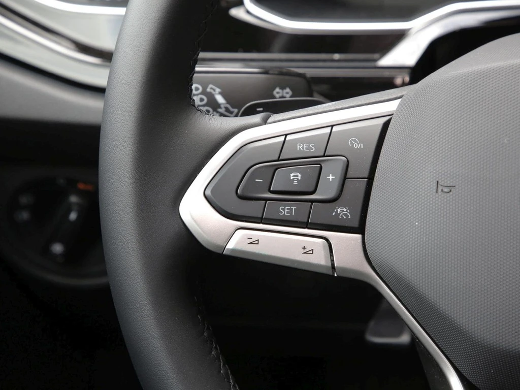 Volkswagen-Polo-image-16