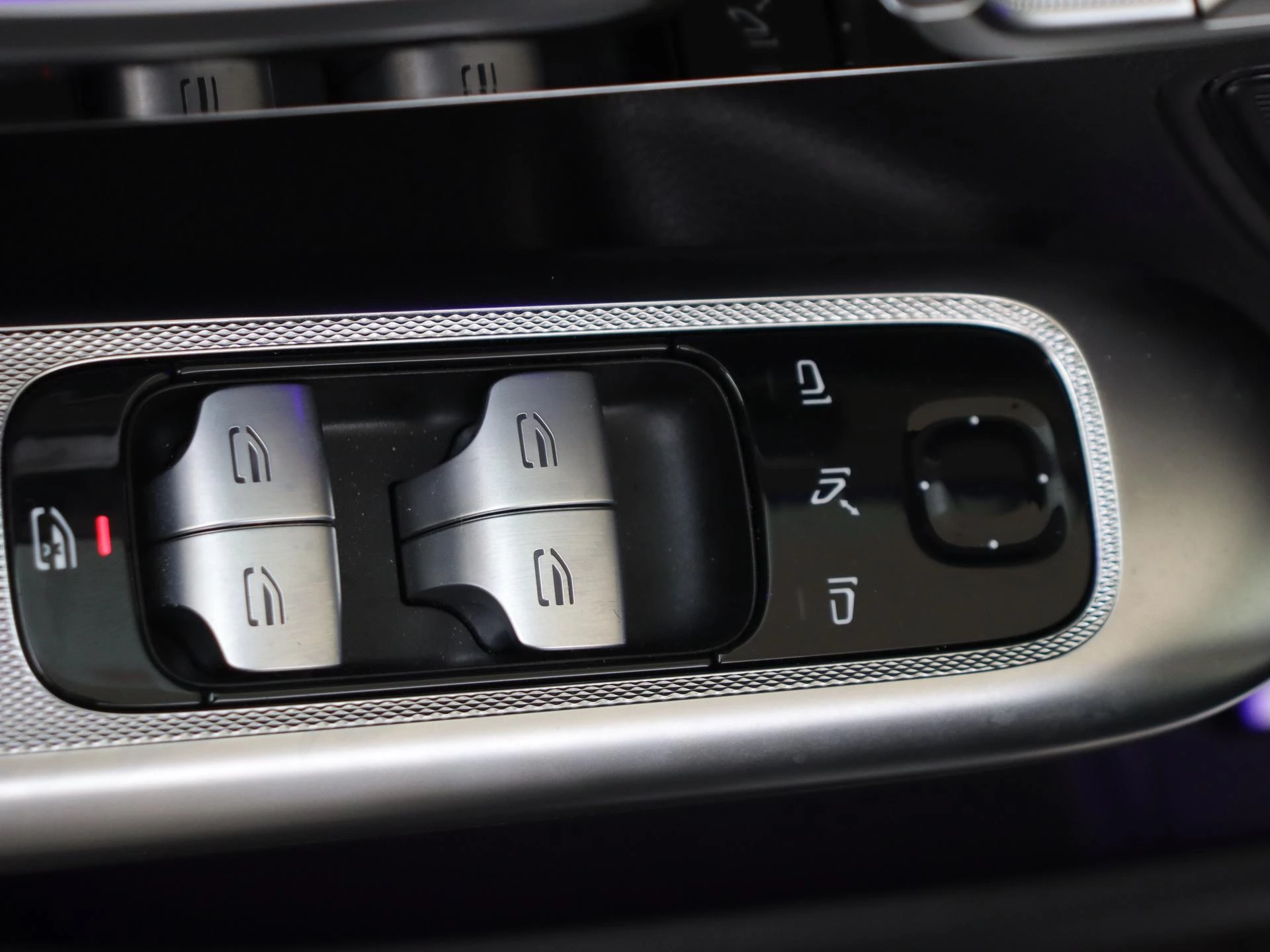 Mercedes-Benz-EQE-image-26