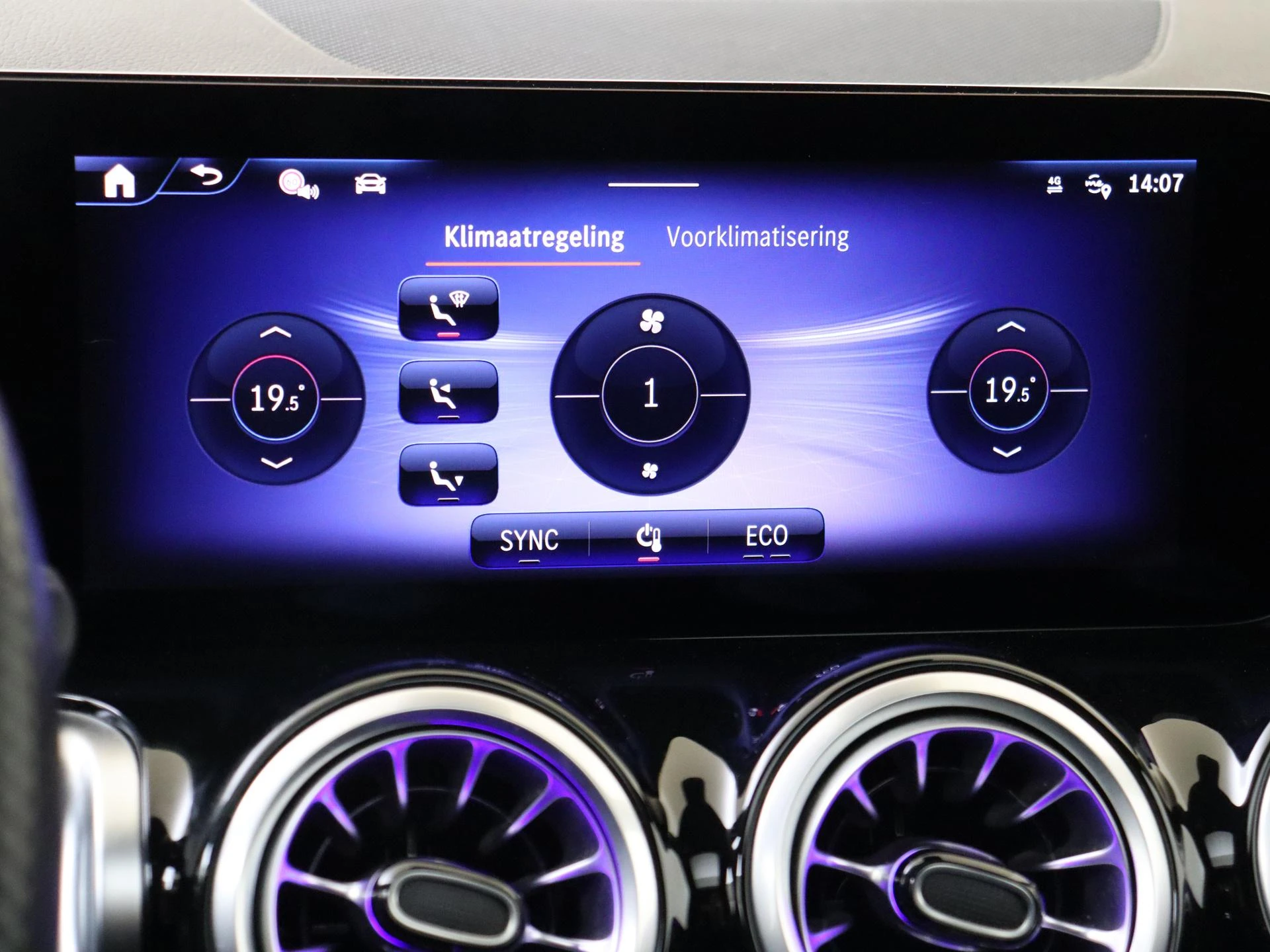 Mercedes-Benz-EQB-image-17